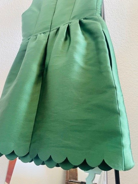 Preowned Red Valentino Green satin scallop hem dress Size 42 polyester