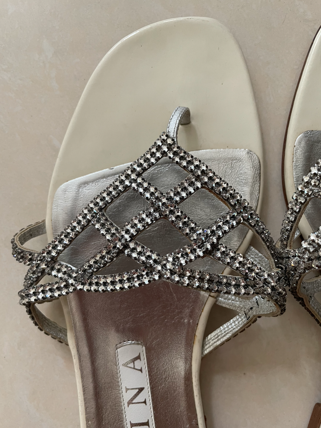 Preowned Gina Crystal Embellished Flat Leather Sandals Size 395 White white leather