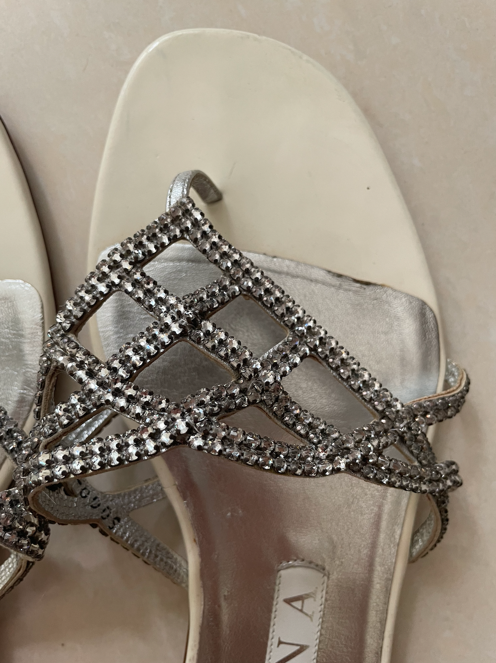 Preowned Gina Crystal Embellished Flat Leather Sandals Size 395 White white leather