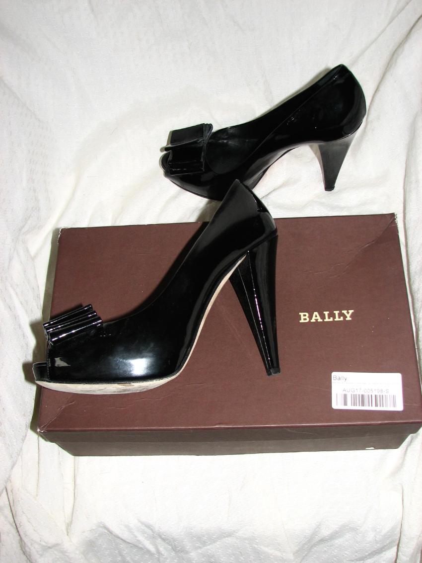 Preowned Bally Peeptoe Pumps Size 395 Black leather