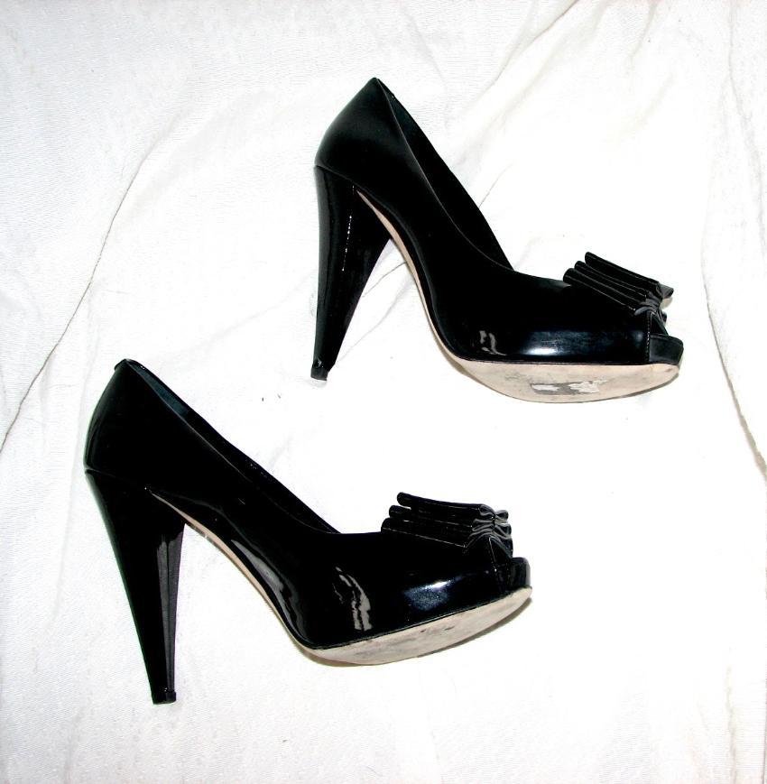 Preowned Bally Peeptoe Pumps Size 395 Black leather