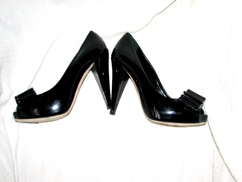 Preowned Bally Peeptoe Pumps Size 395 Black leather