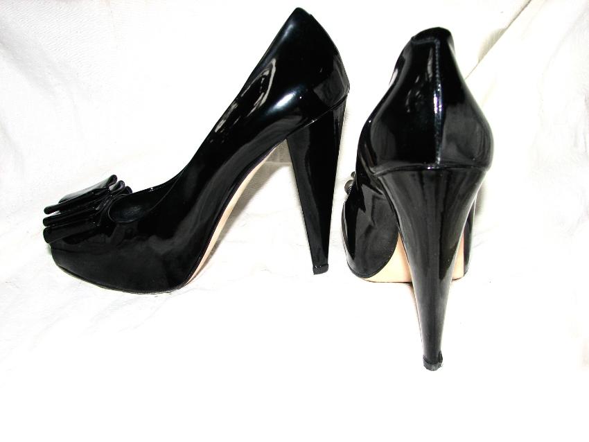 Preowned Bally Peeptoe Pumps Size 395 Black leather