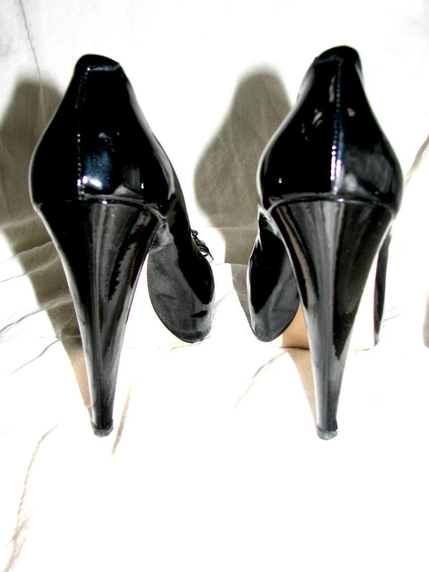 Preowned Bally Peeptoe Pumps Size 395 Black leather