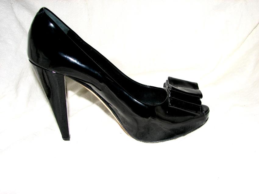 Preowned Bally Peeptoe Pumps Size 395 Black leather