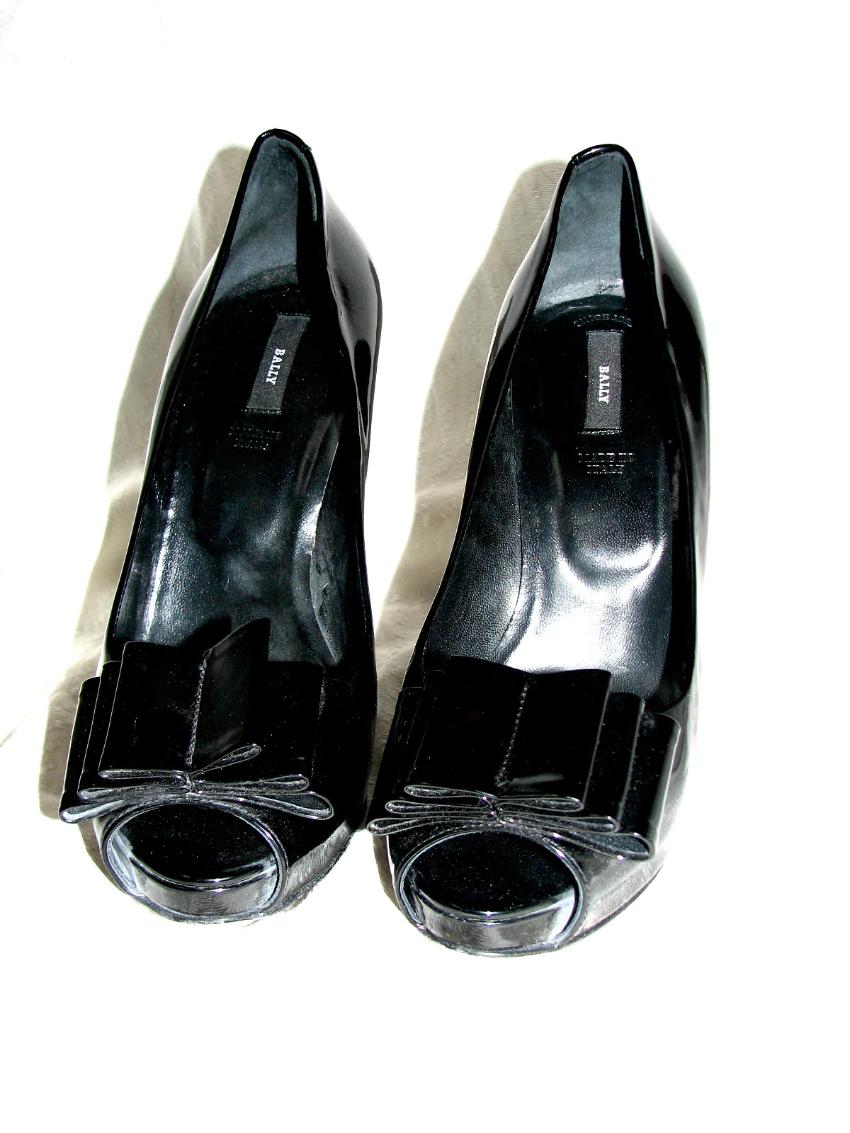 Preowned Bally Peeptoe Pumps Size 395 Black leather