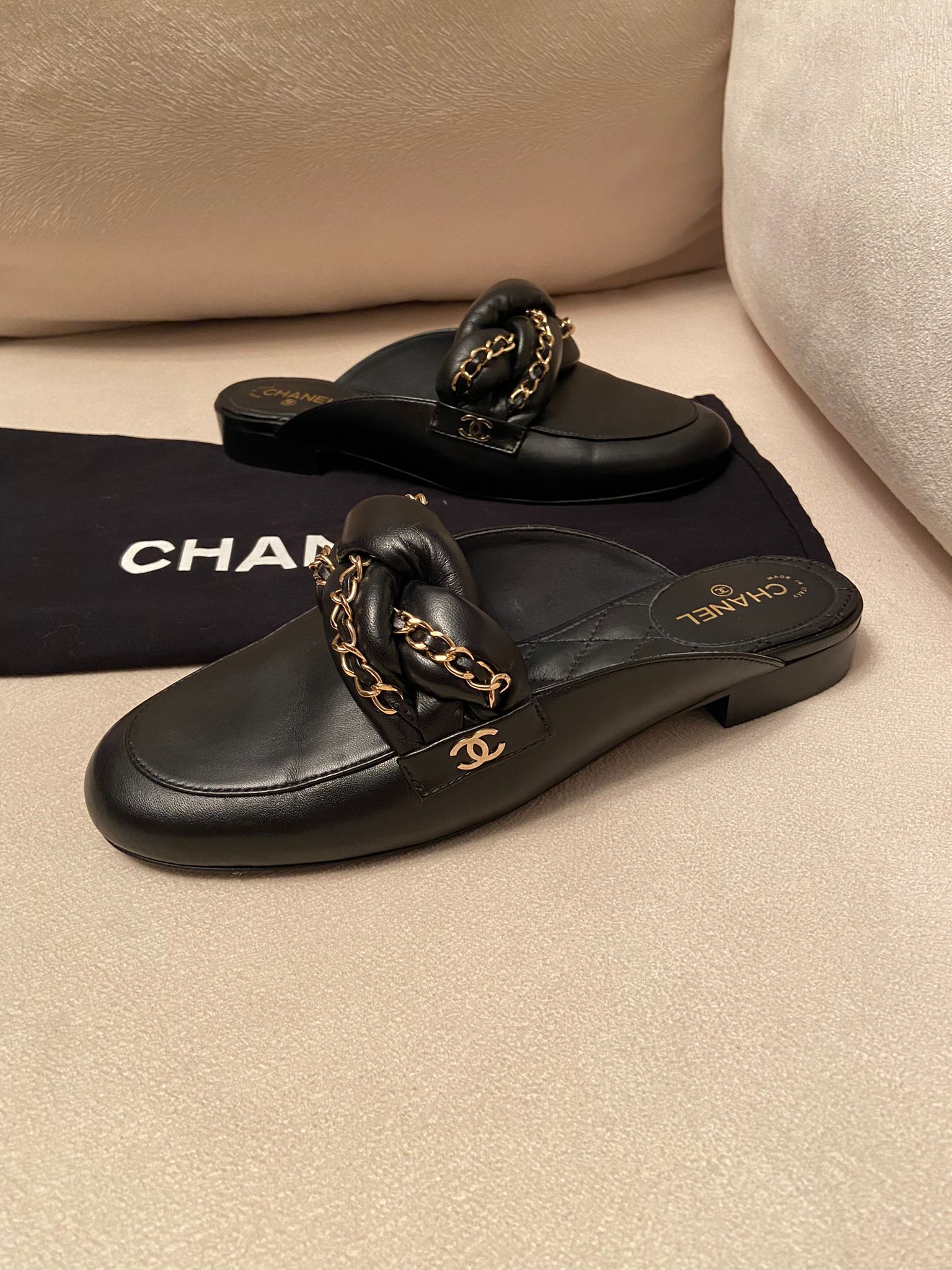 Preowned Chanel Black Lambskin Braided Chain Mules Size 375 leather