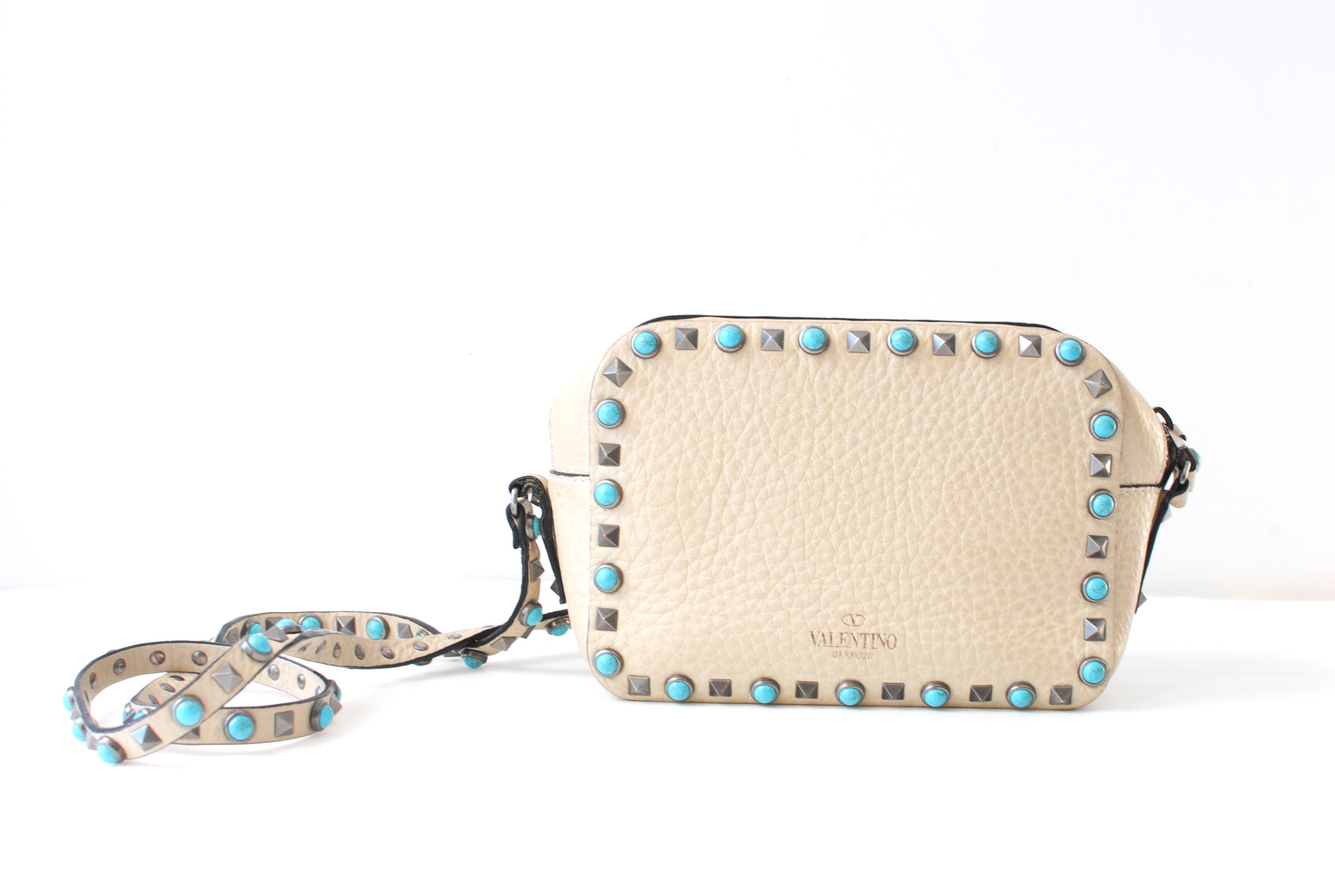 Preowned Valentino Rolling Rockstud Ivory/Turquoise Camera Crossbody Bag ecru leather