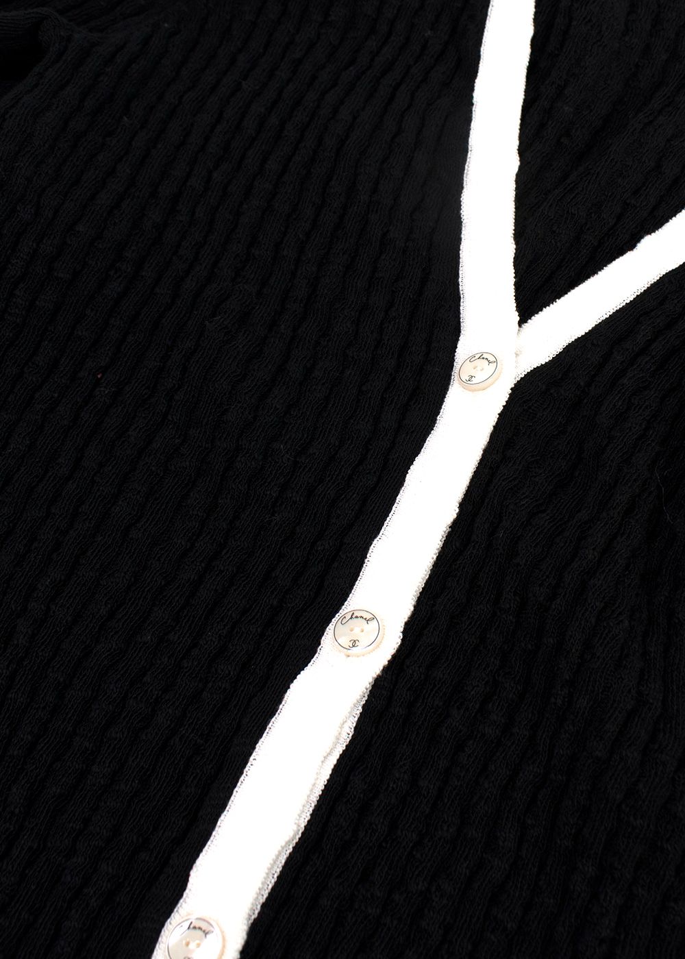 Preowned Chanel Black Ribbed Longline Cardigan with White Trim Detail Size XL Black/White cotton