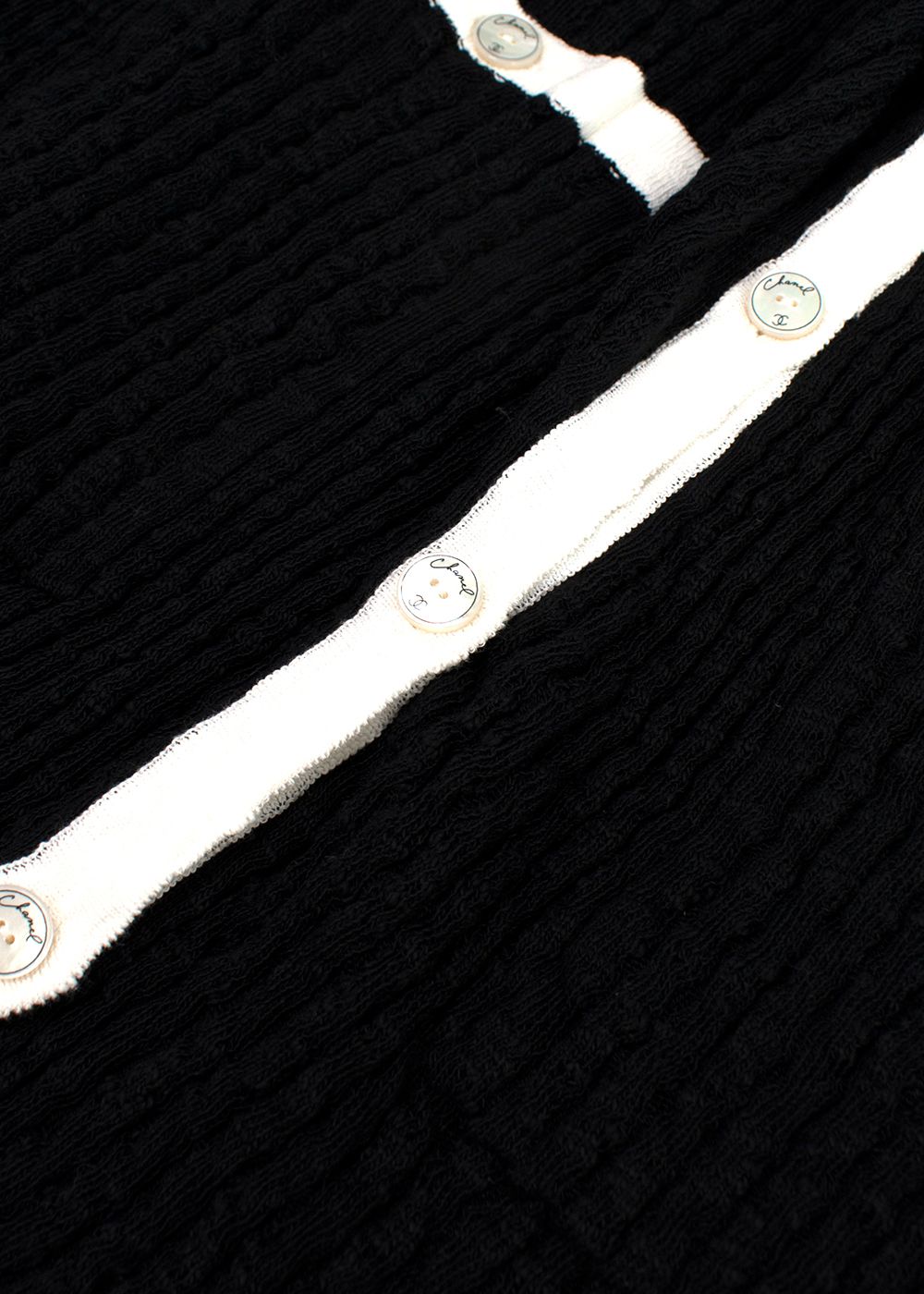 Preowned Chanel Black Ribbed Longline Cardigan with White Trim Detail Size XL Black/White cotton