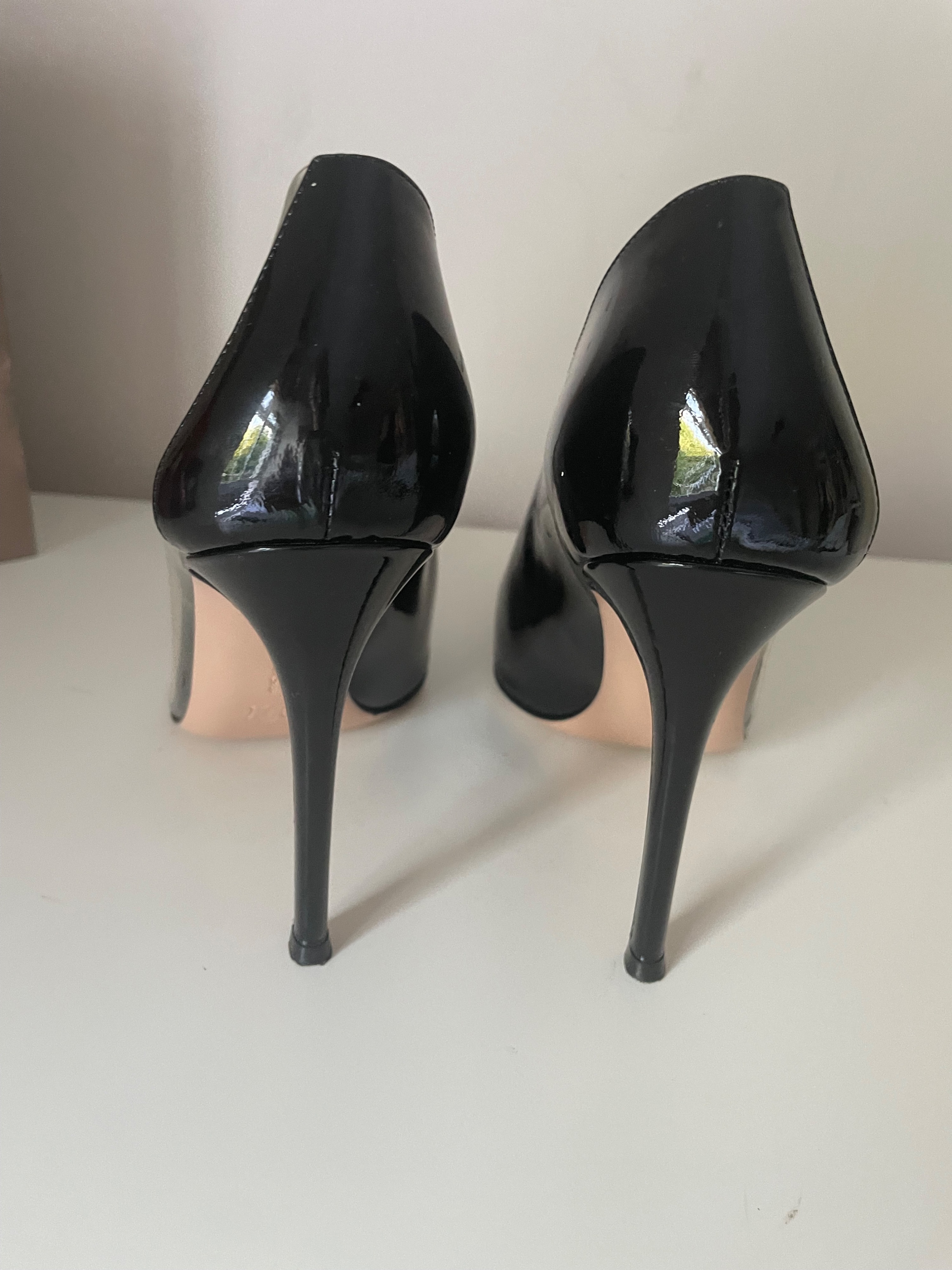 Preowned Gianvito Rossi Black Patent And Perspex Pumps Size 40 patent leather