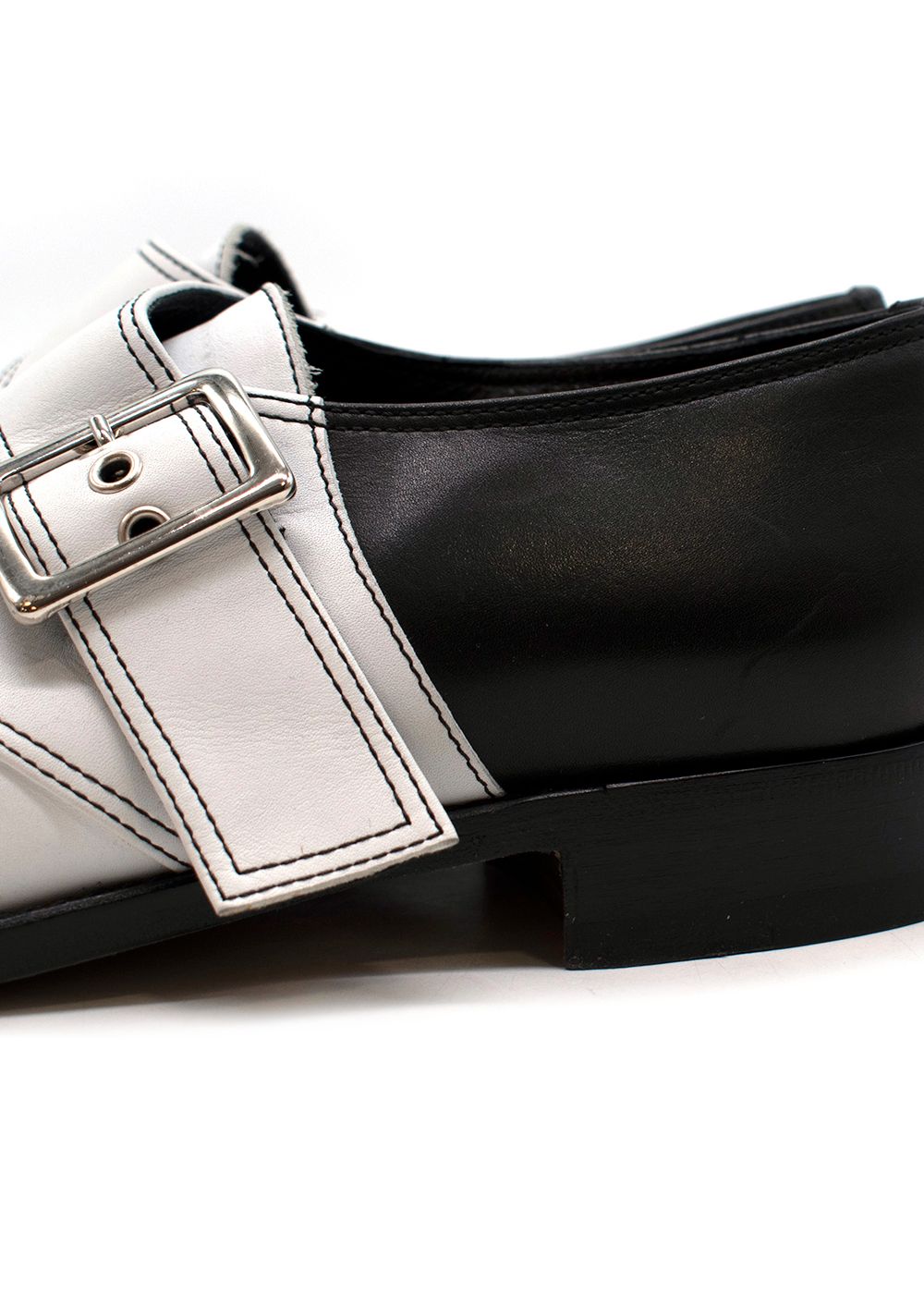 Preowned Manolo Blahnik Black  White Buckle Loafers Size 39 White and Black leather