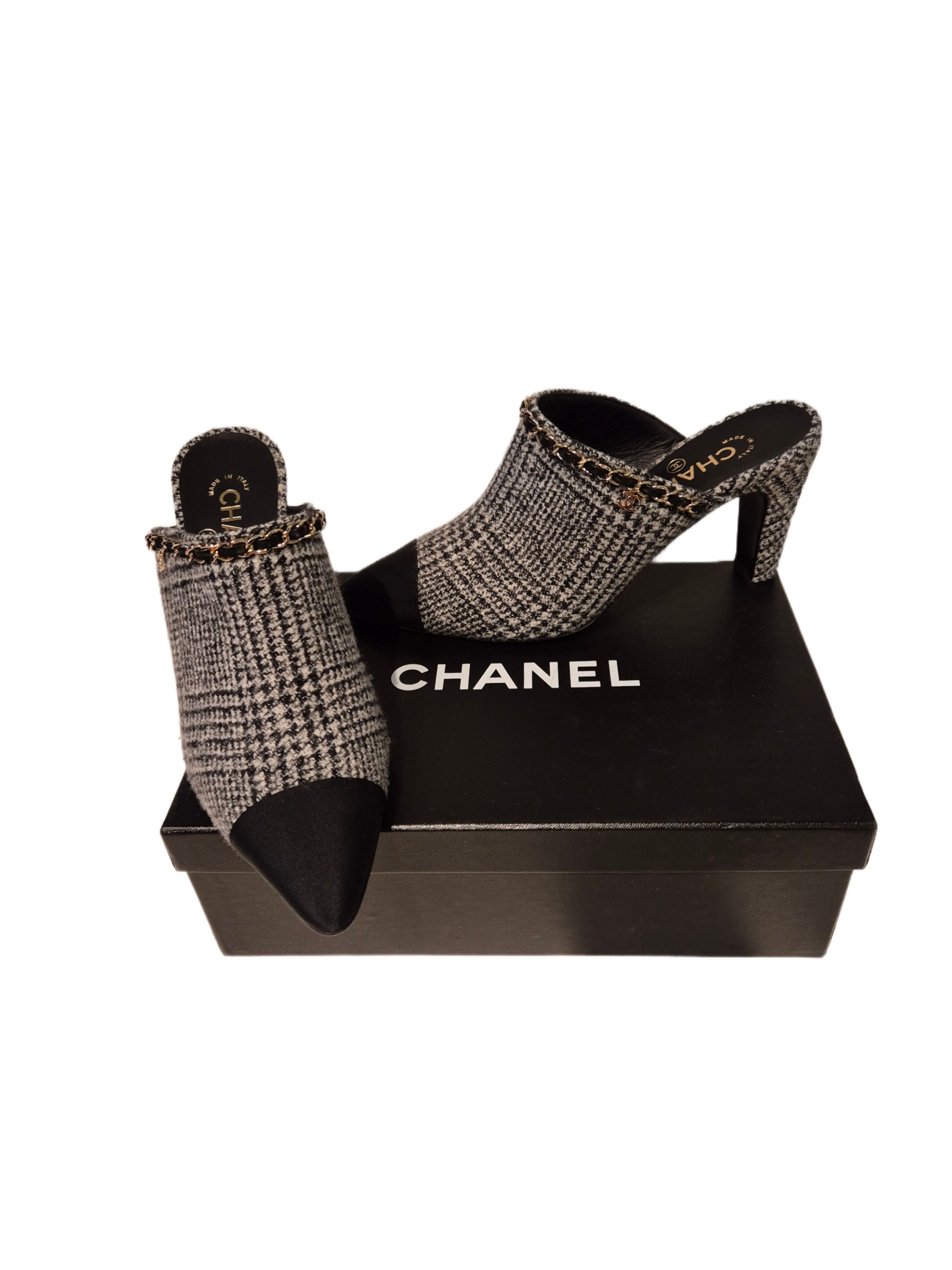 Preowned Chanel Grey Wool Chain Link Mules Size 38 Gray cloth