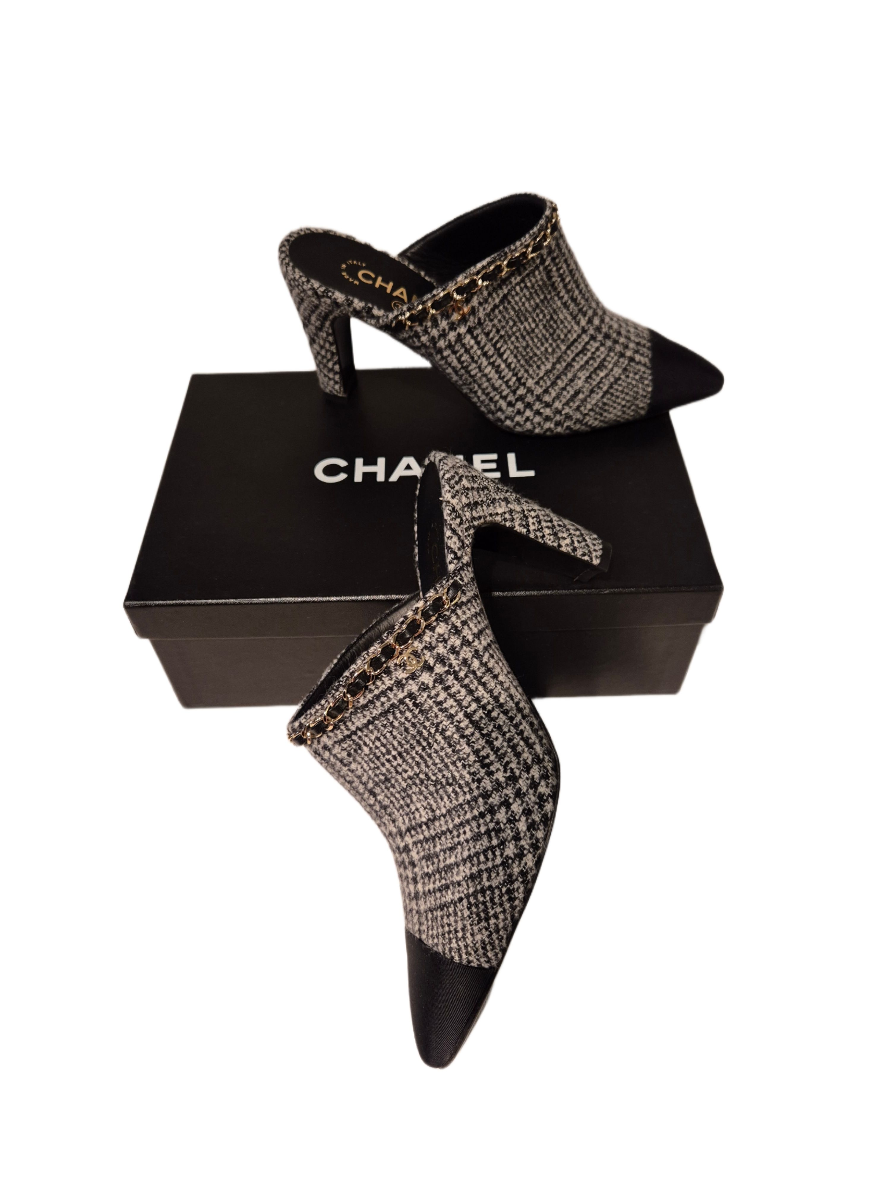 Preowned Chanel Grey Wool Chain Link Mules Size 38 Gray cloth