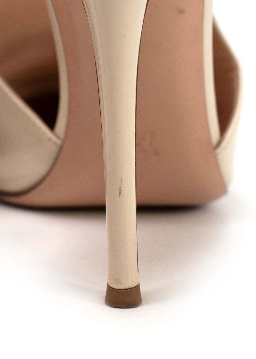 Preowned Gianvito Rossi Beige Patent Leather Aramis Mules Size 40