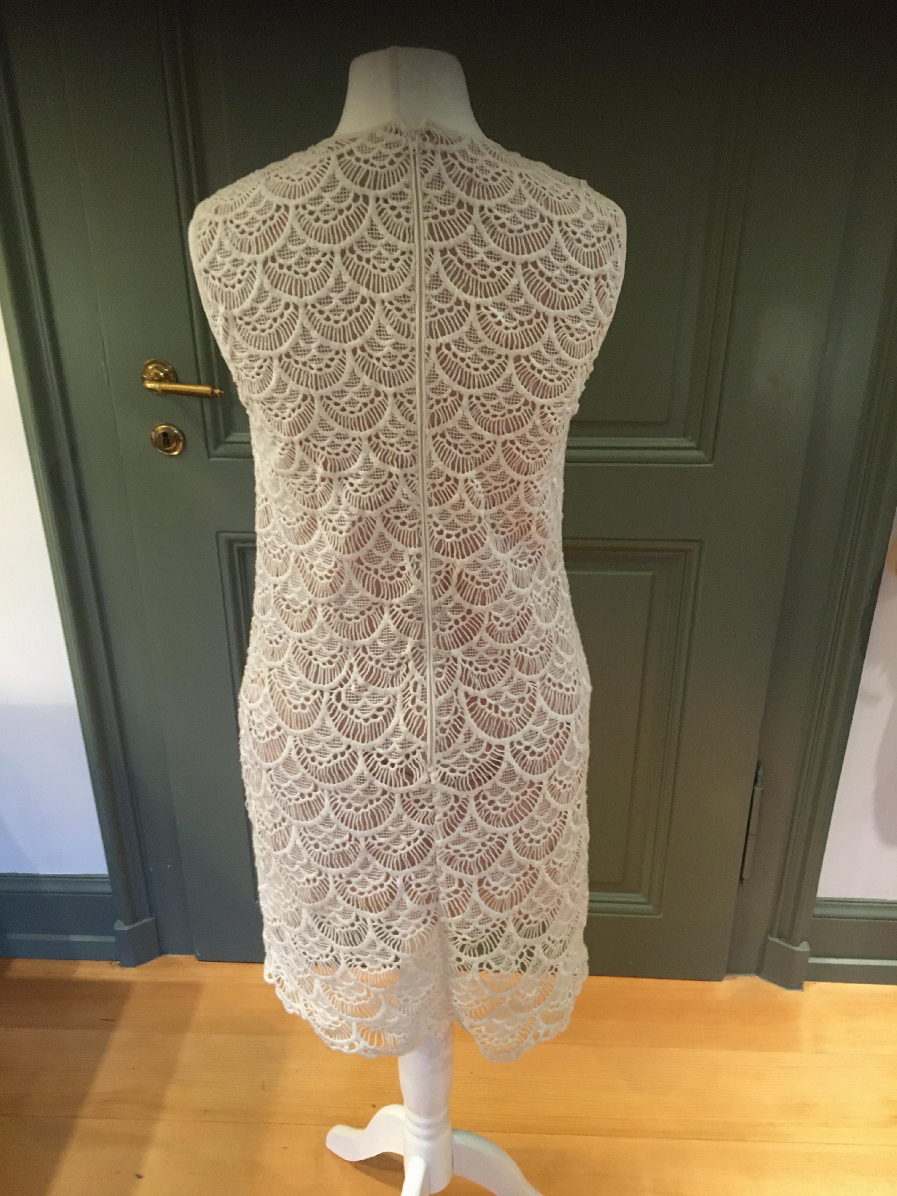 Preowned REDValentino Lace Sleeveless Shift Dress Size XS Beige/Nude