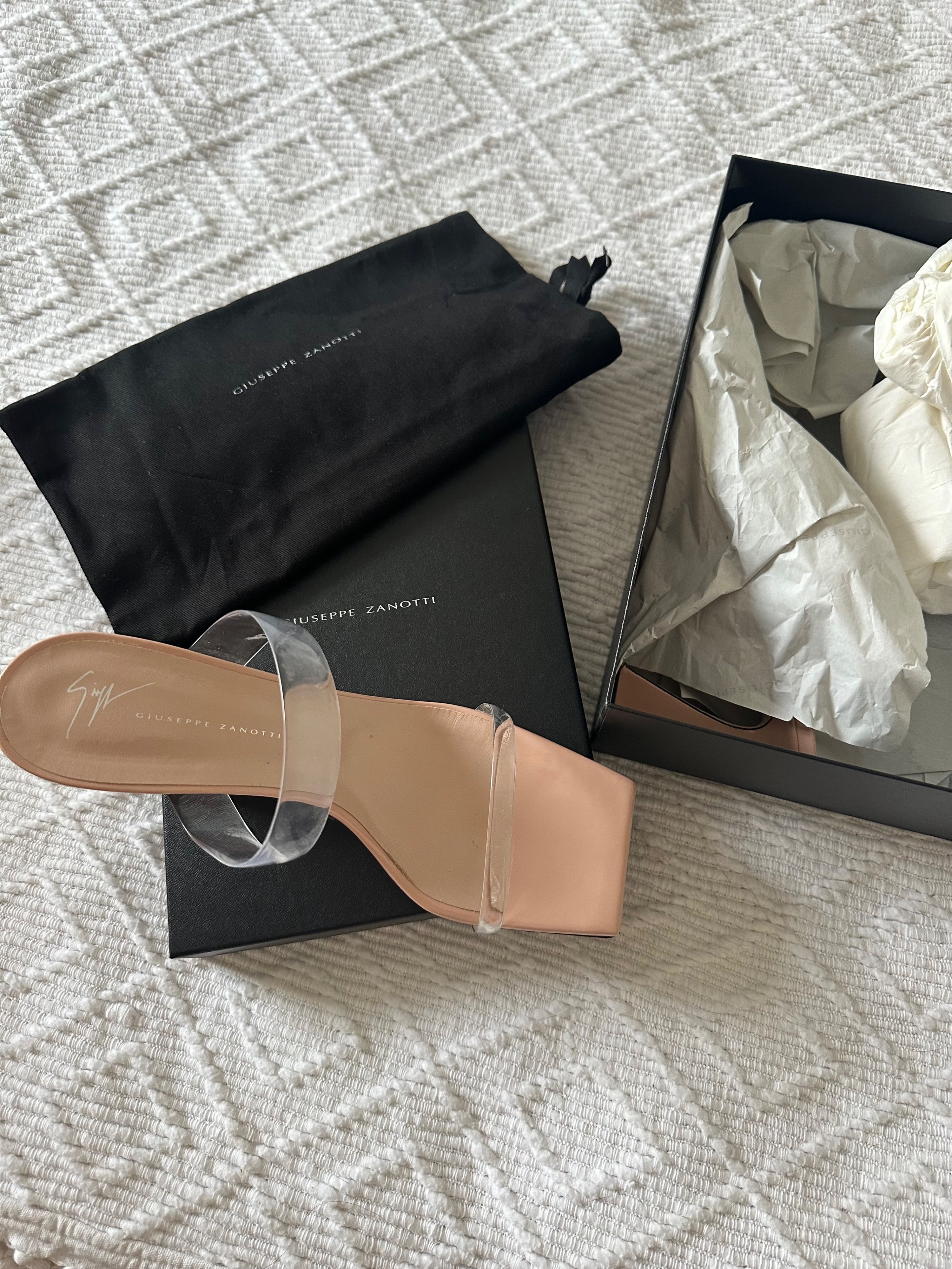 Preowned Giseppe Zanotti Flamina Mules Size 41 Neutral, blush rose patent-leather/pvc