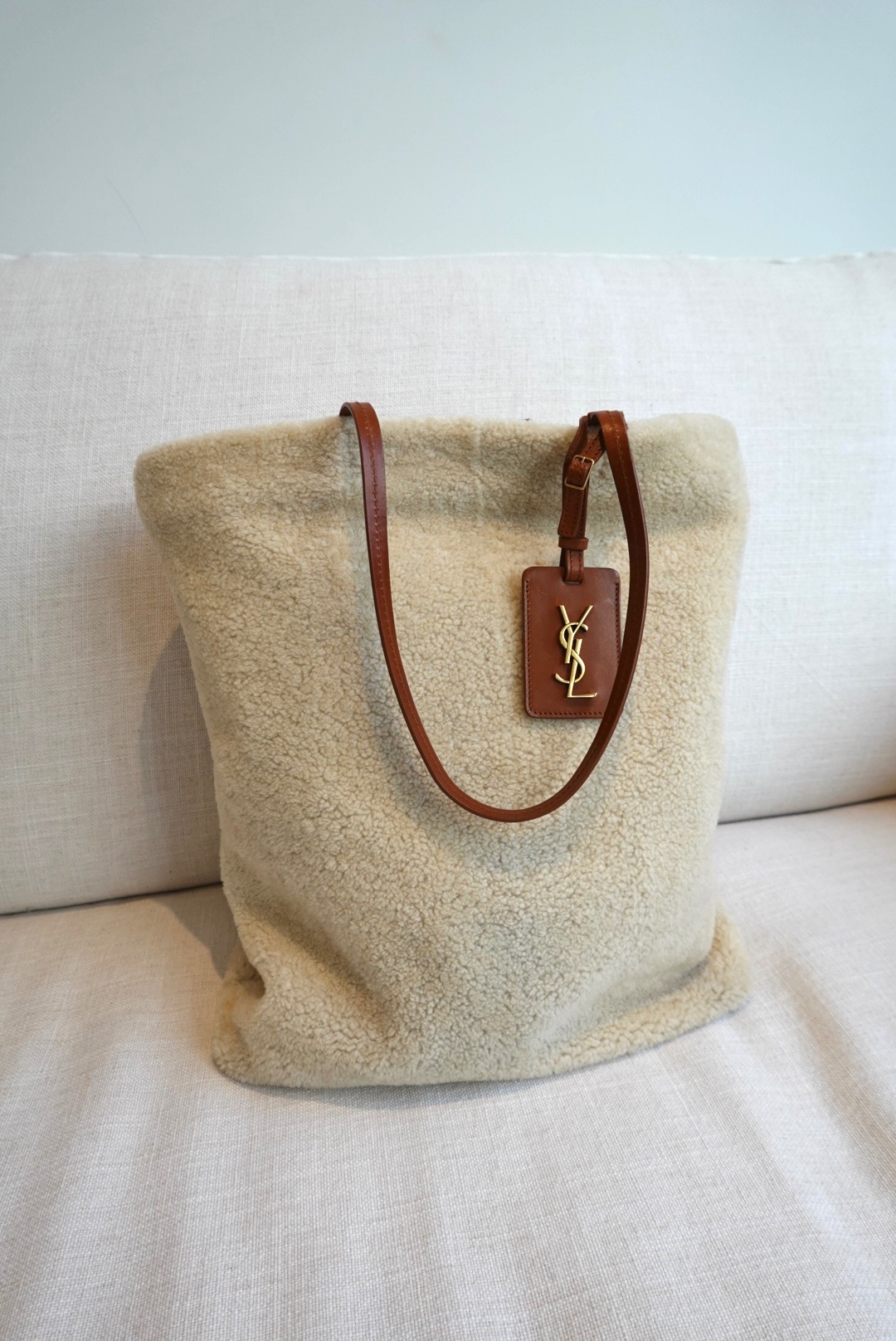 Preowned Saint Laurent Shearling East/West Tote Cream and tan leather/sheepskin