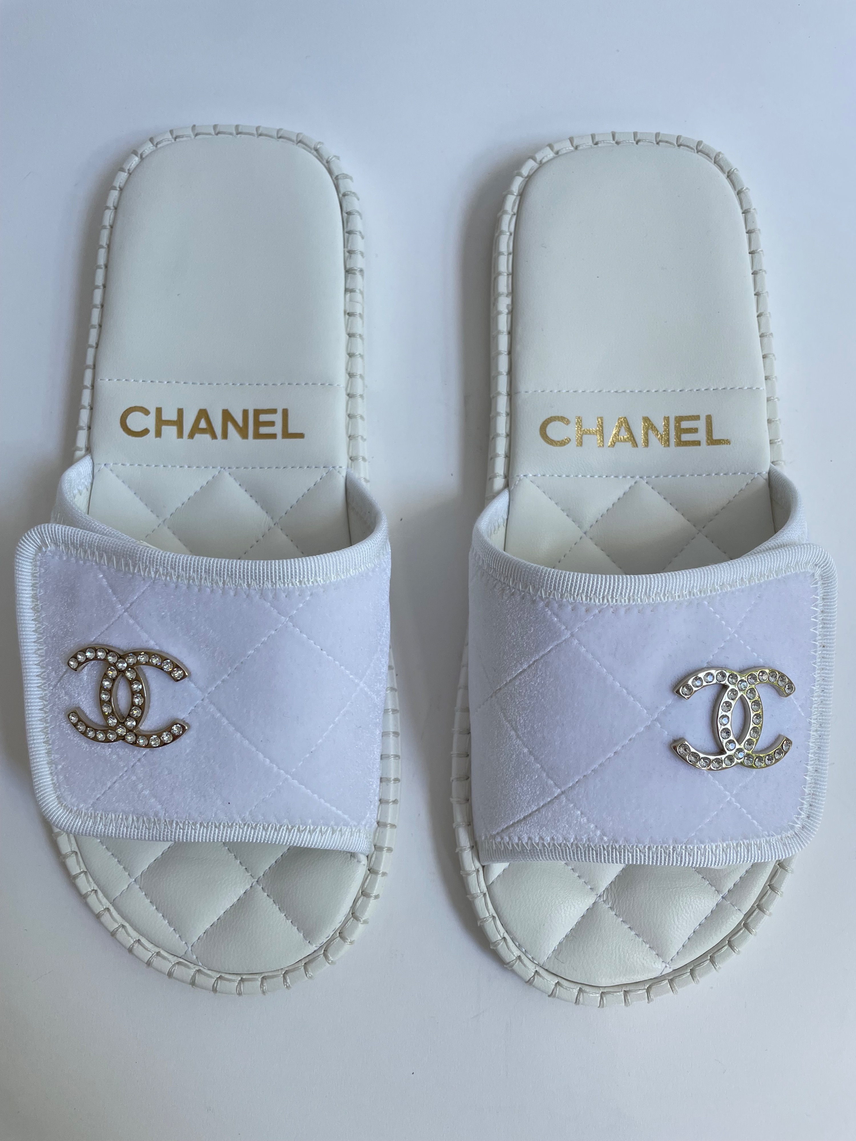 Chanel White Quilted Slipper Flats Size 39 leather