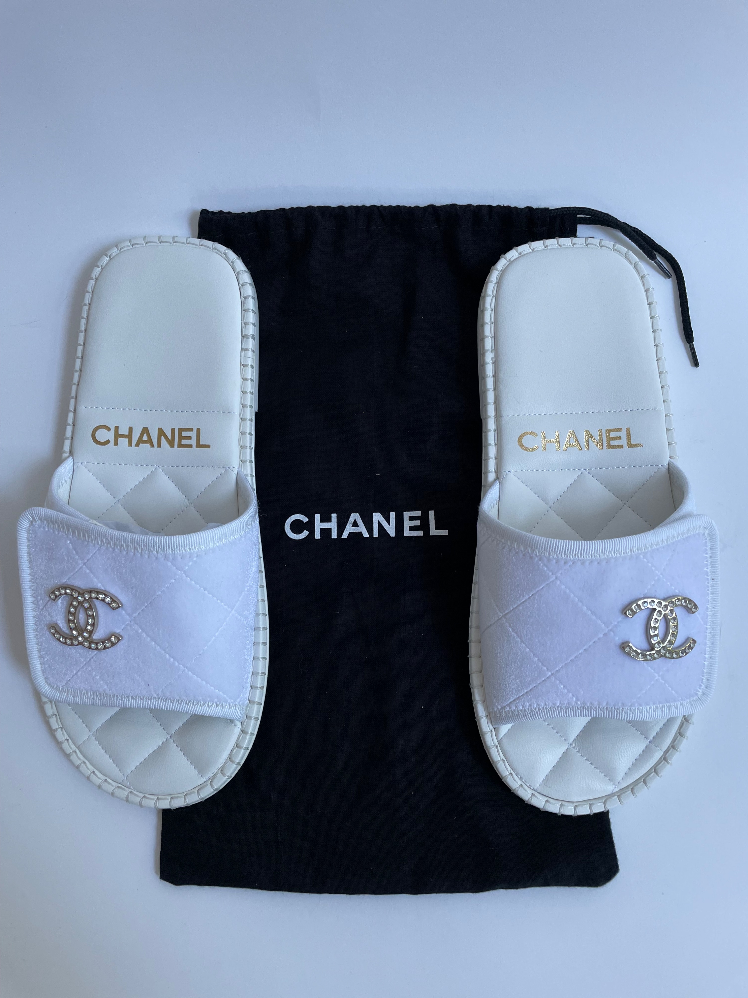 Chanel White Quilted Slipper Flats Size 39 leather