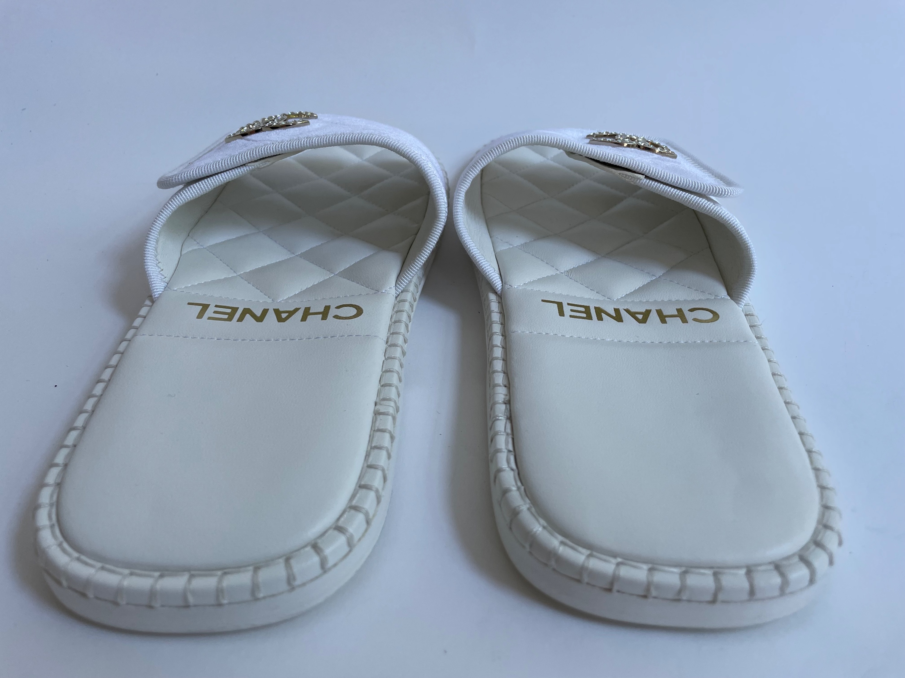 Chanel White Quilted Slipper Flats Size 39 leather