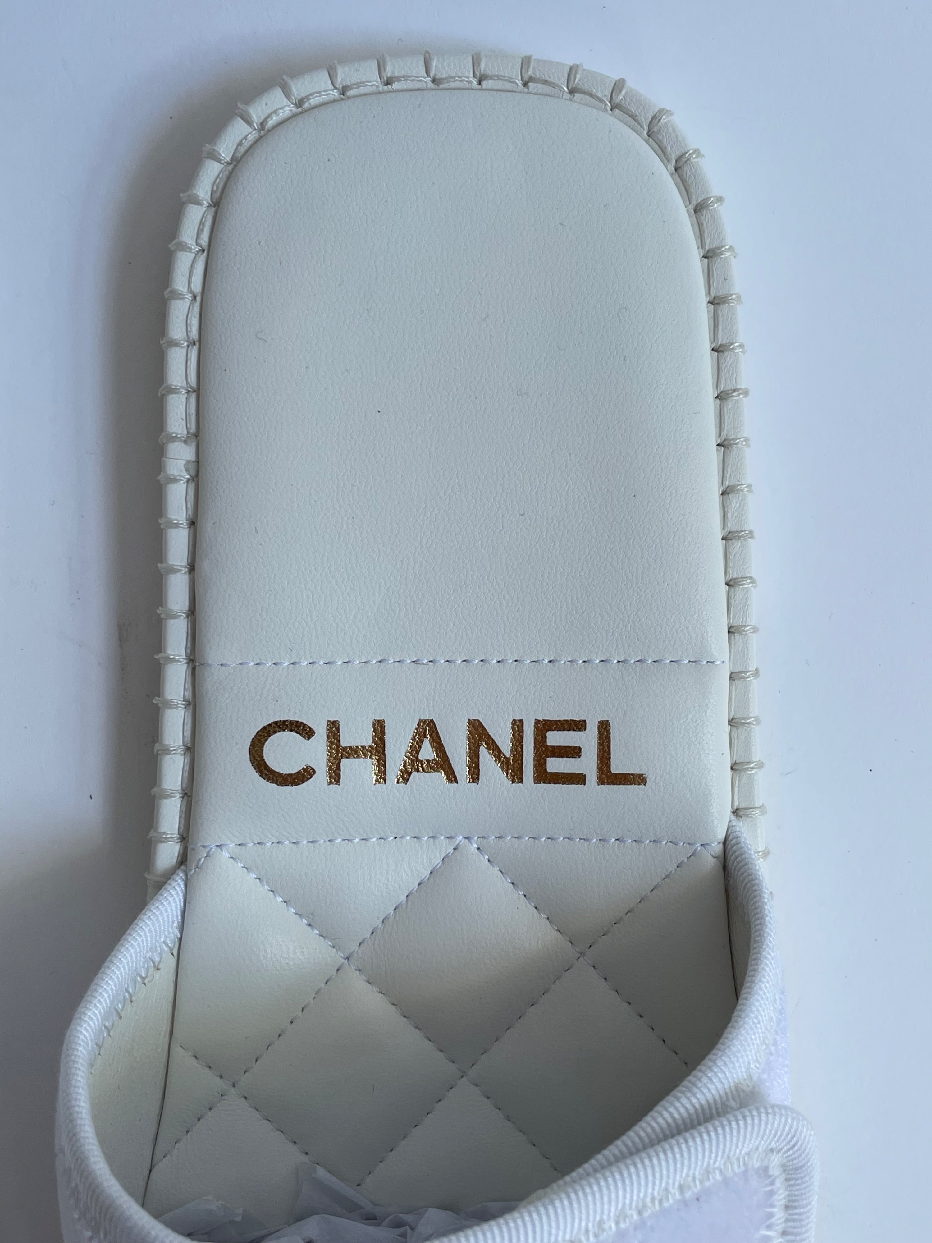 Chanel White Quilted Slipper Flats Size 39 leather