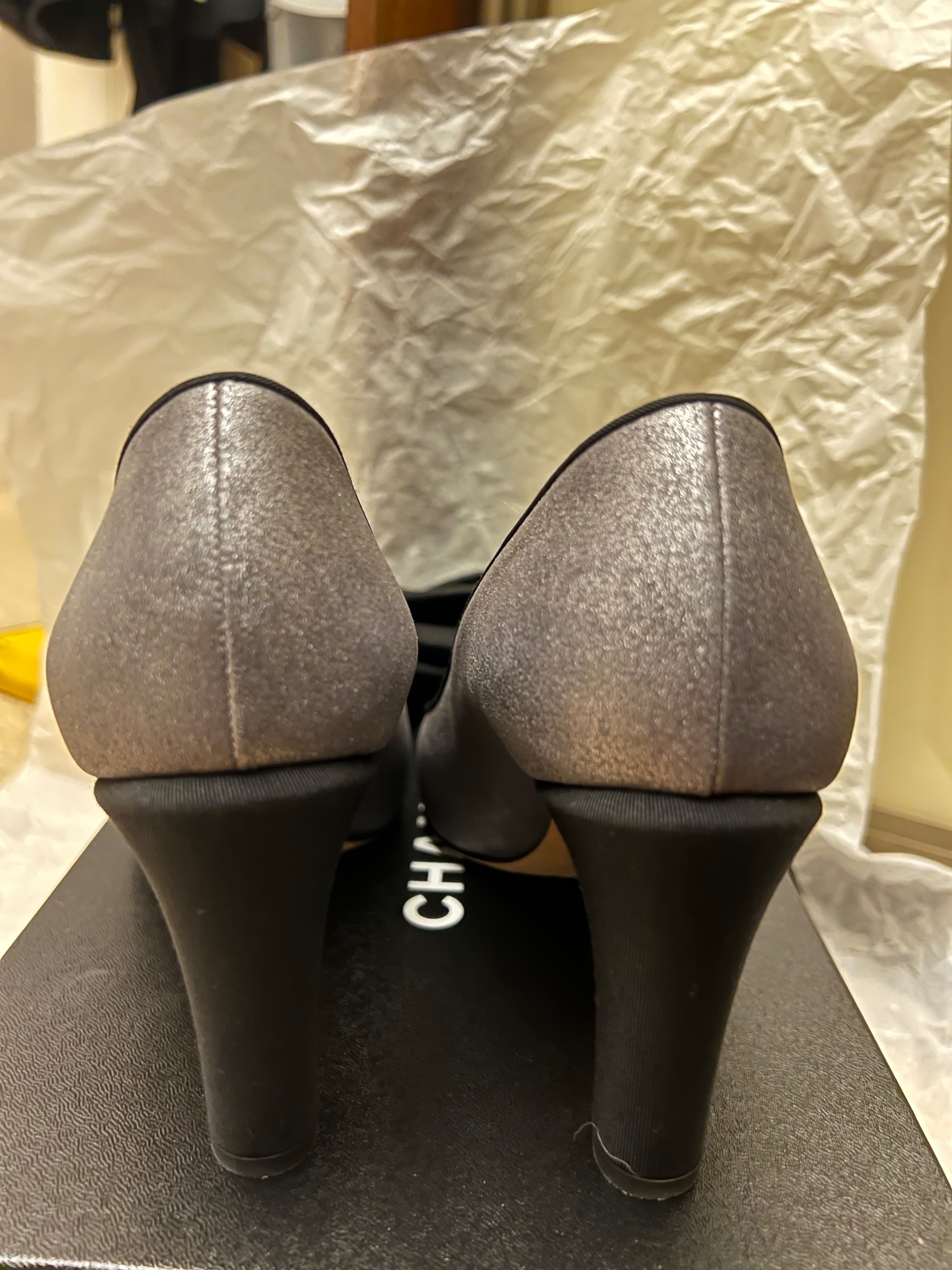 Preowned Chanel Silver Glitter Cap-Toe Pumps Size 37 Black/silver suede