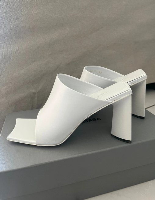 Preowned Balenciaga White Moon Heeled Mules Size 39 leather