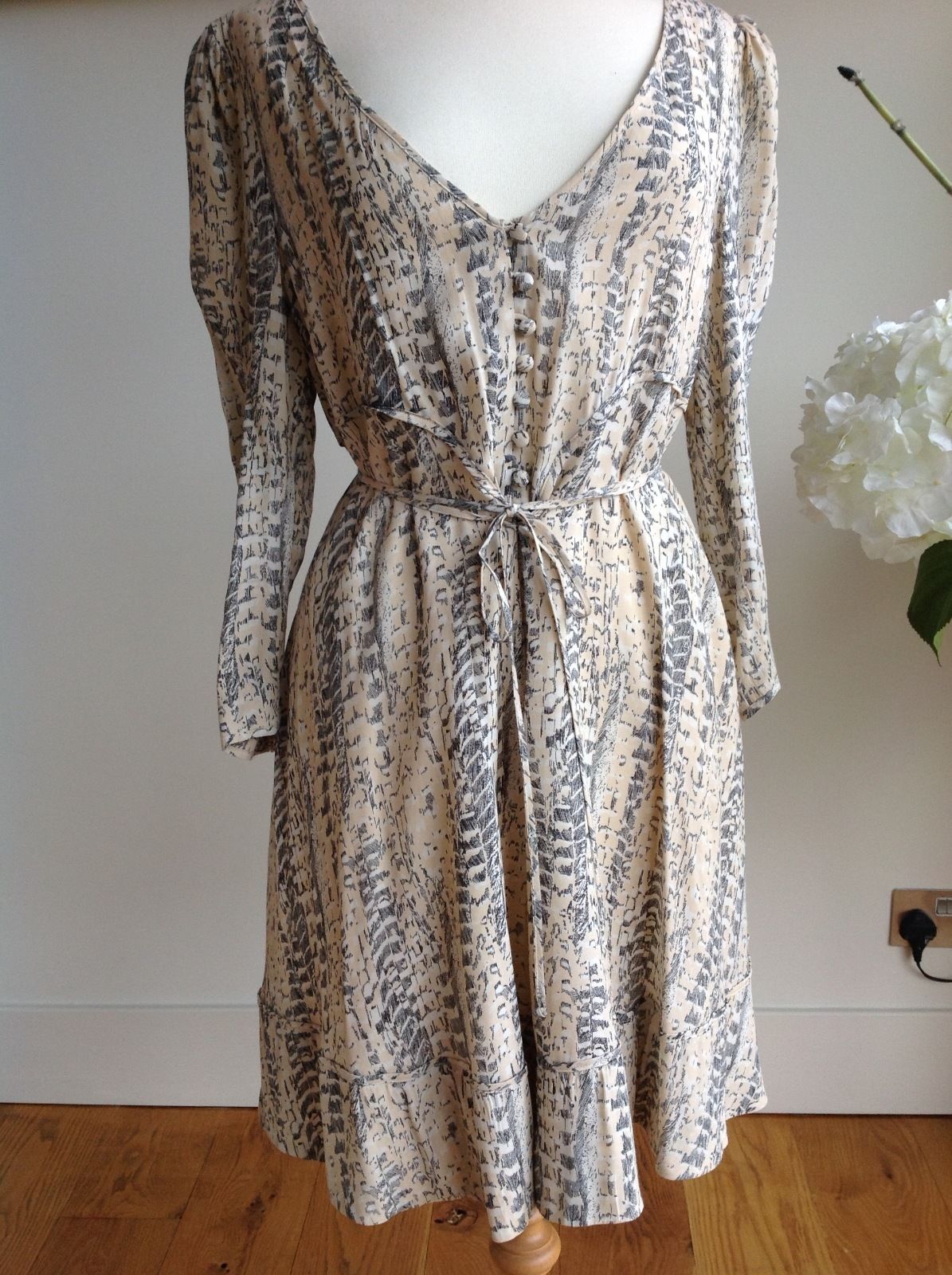 Reiss Feather Printed Dress Size S Cream viscose