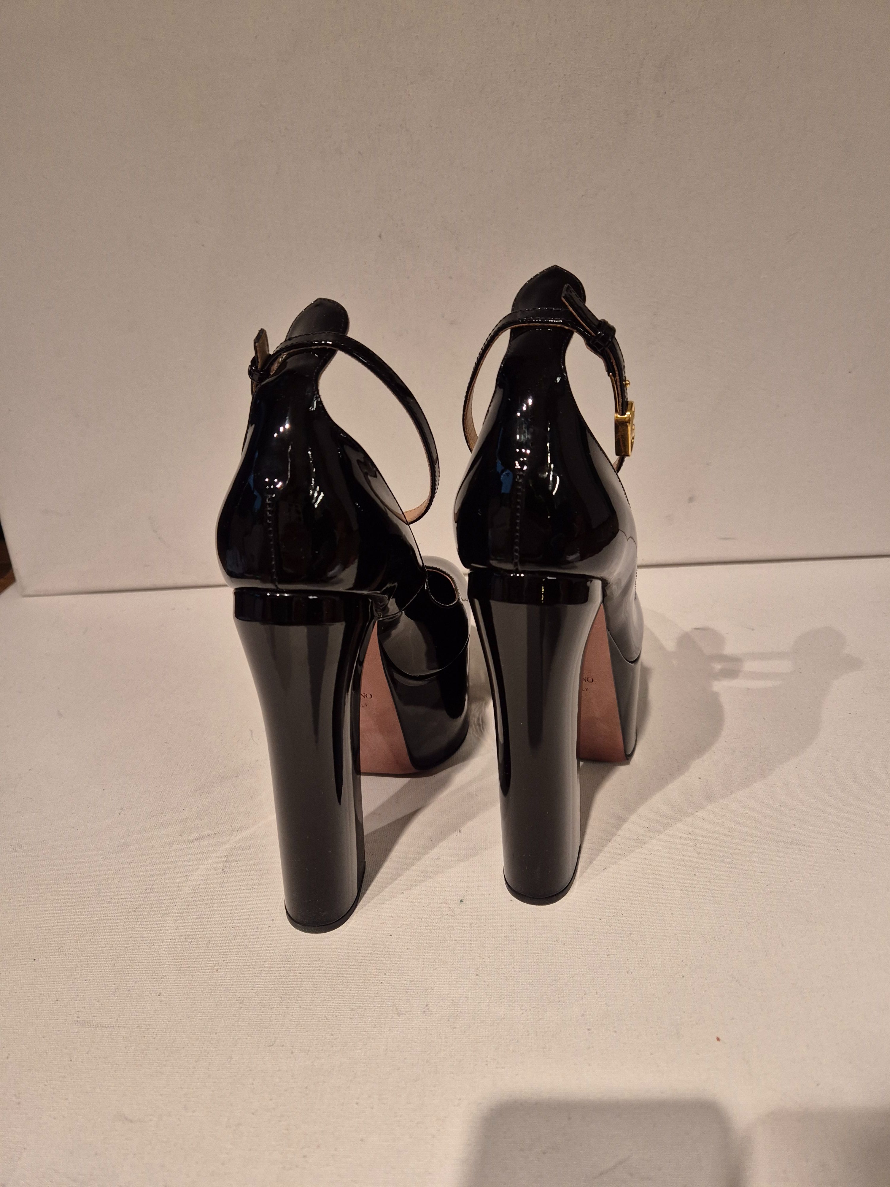 Preowned Valentino Black Patent Leather Tan Go Platform Heels Size 36