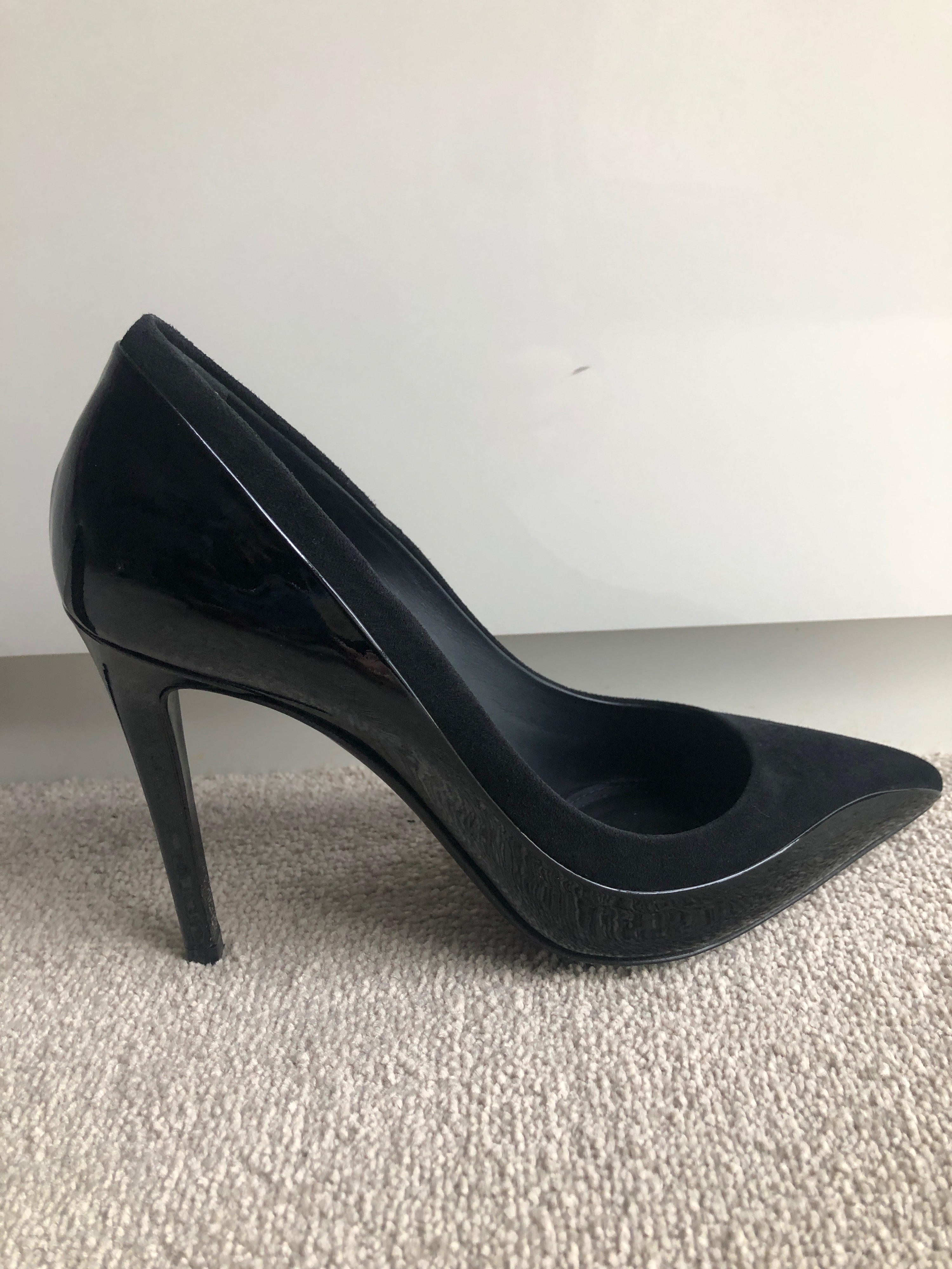 Preowned Salvatore Ferragamo Black Patent Leather Court Heels Size 375