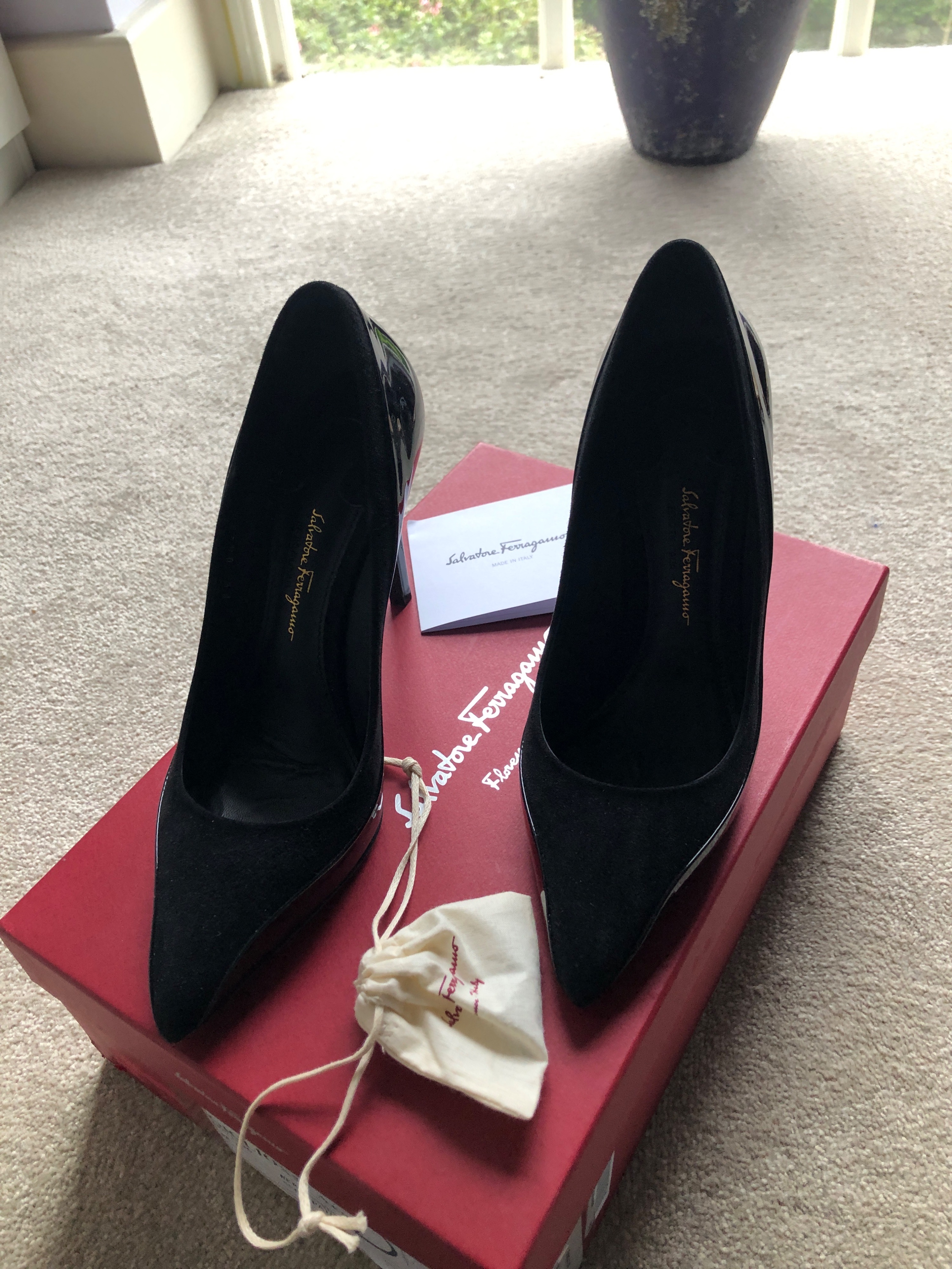 Preowned Salvatore Ferragamo Black Patent Leather Court Heels Size 375