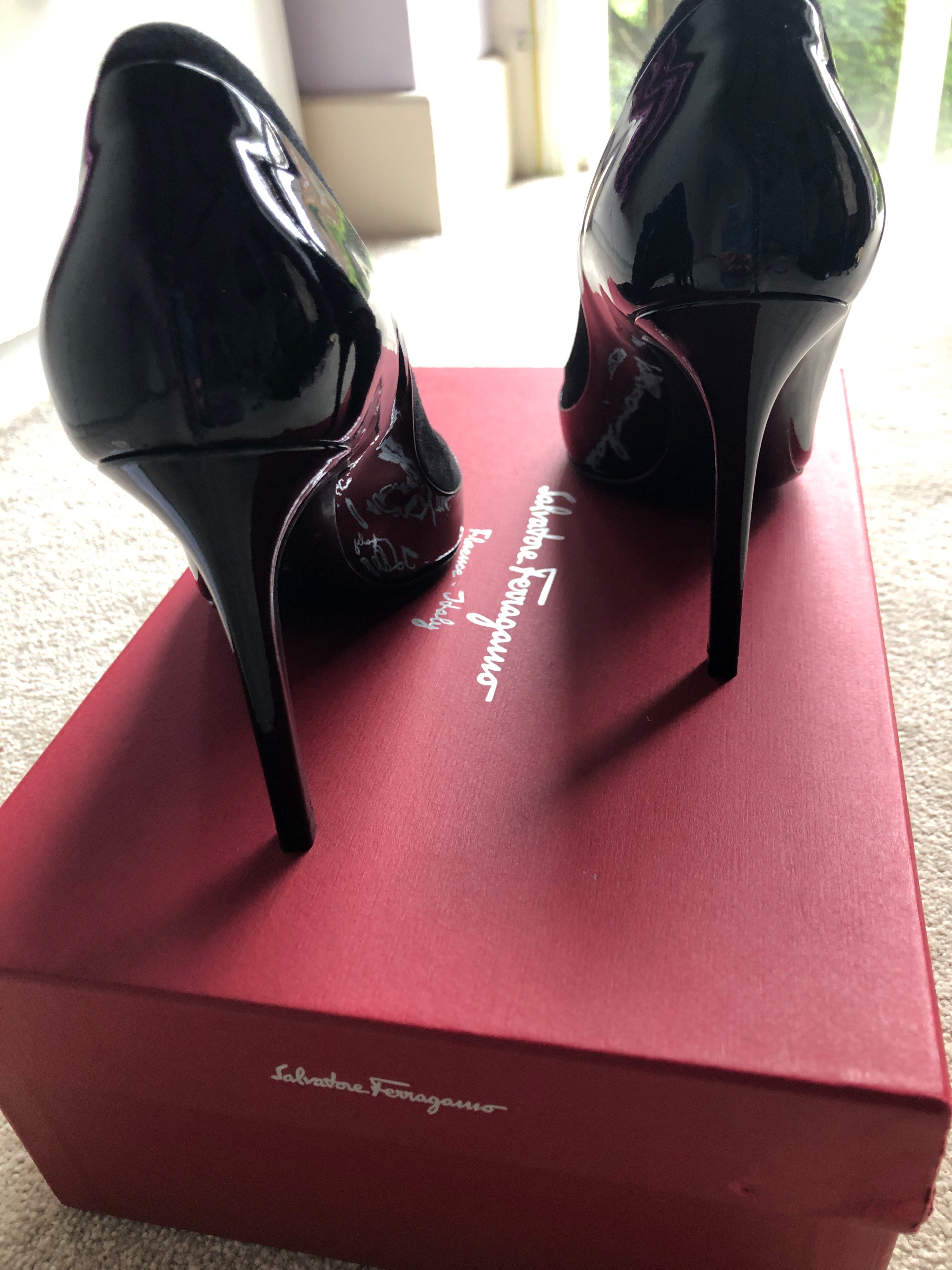 Preowned Salvatore Ferragamo Black Patent Leather Court Heels Size 375