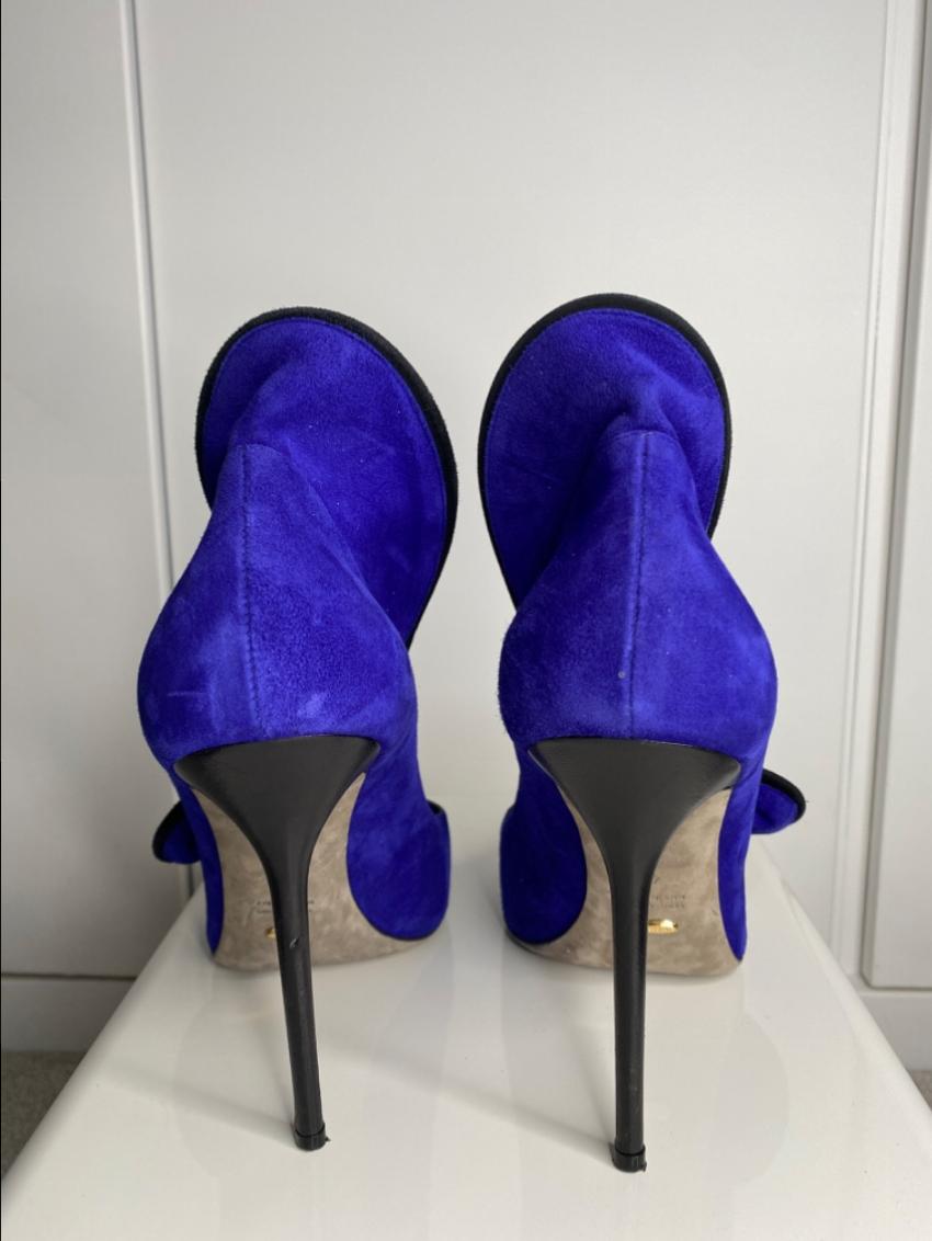 Preowned Sergio Rossi Blue Suede Swirl Pumps Size 41