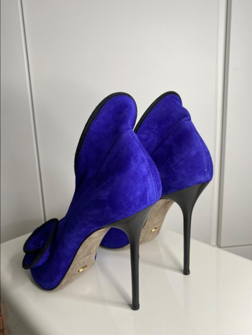 Preowned Sergio Rossi Blue Suede Swirl Pumps Size 41