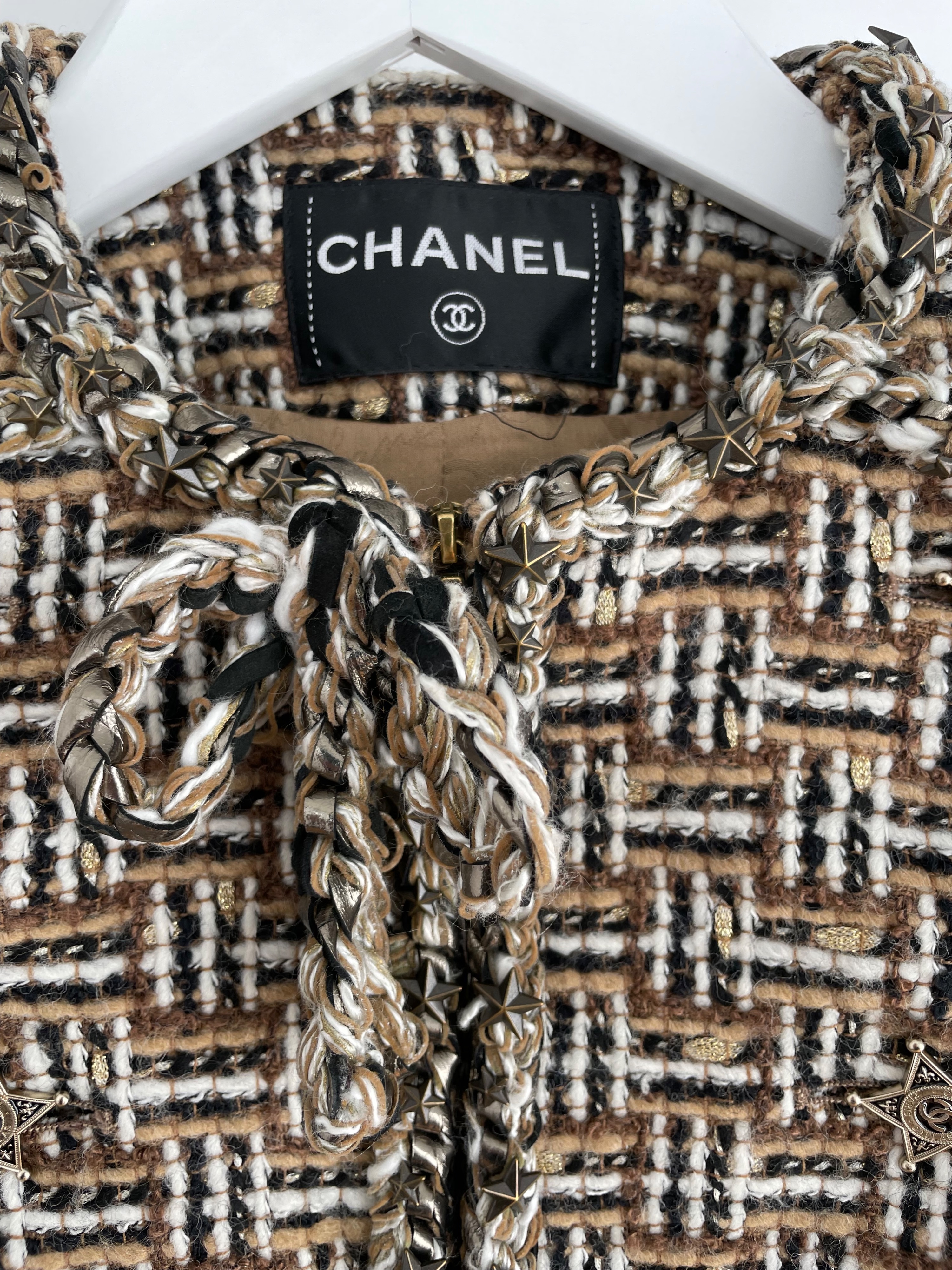 Preowned Chanel Brown Dallas Star Detail Tweed Jacket Size S Beige / Black / Brown / Gold / Cream wool