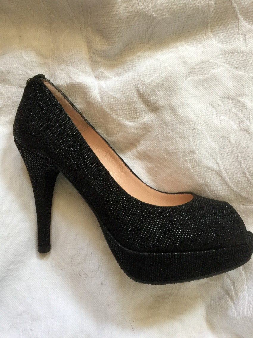 Preowned Stuart Weitzman Textured Leather Pumps Size 37 Black