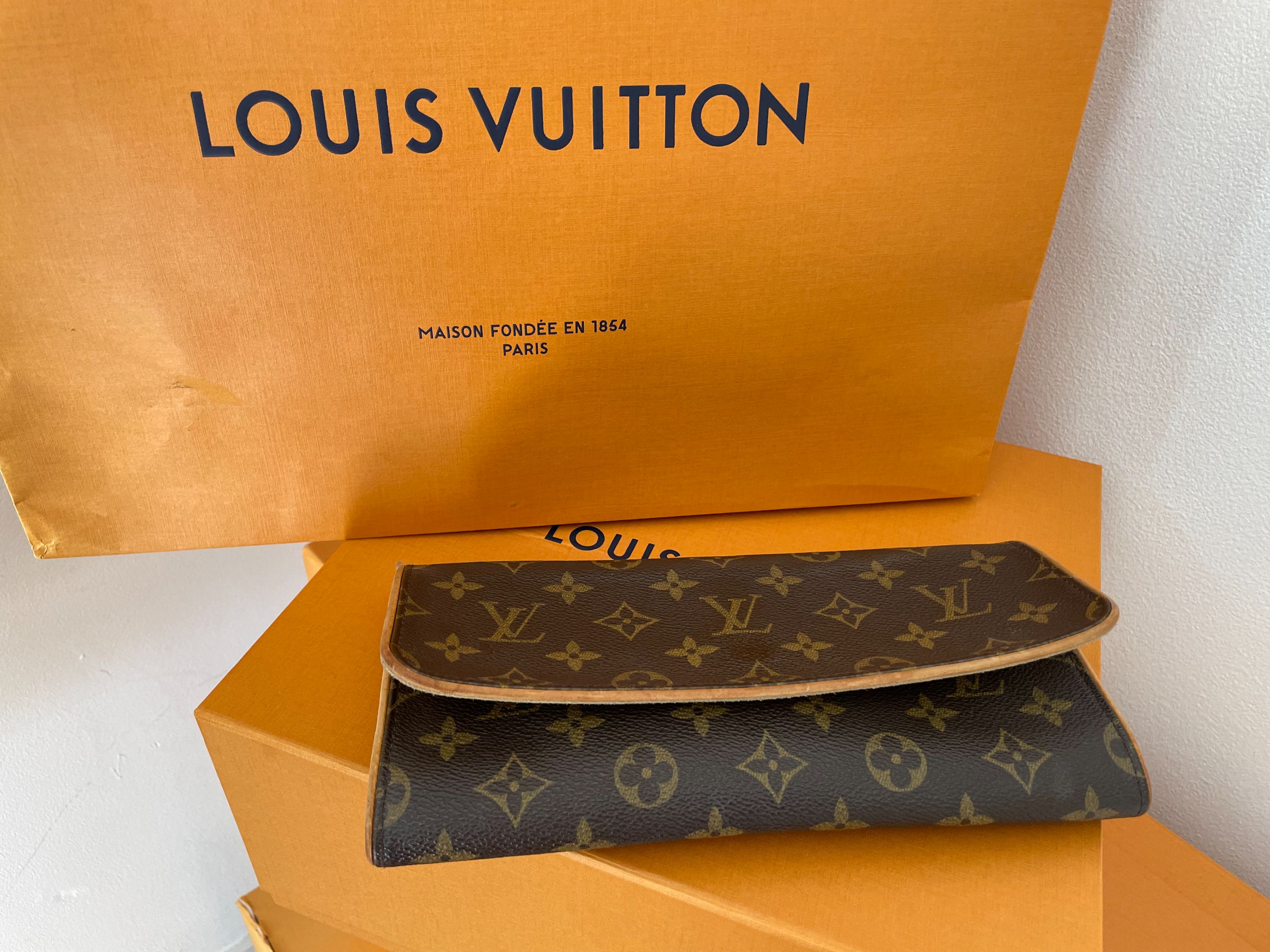 Preowned Louis Vuitton Monogram Canvas Pochette Twin GM Clutch w/ Strap Chocolate Brown leather