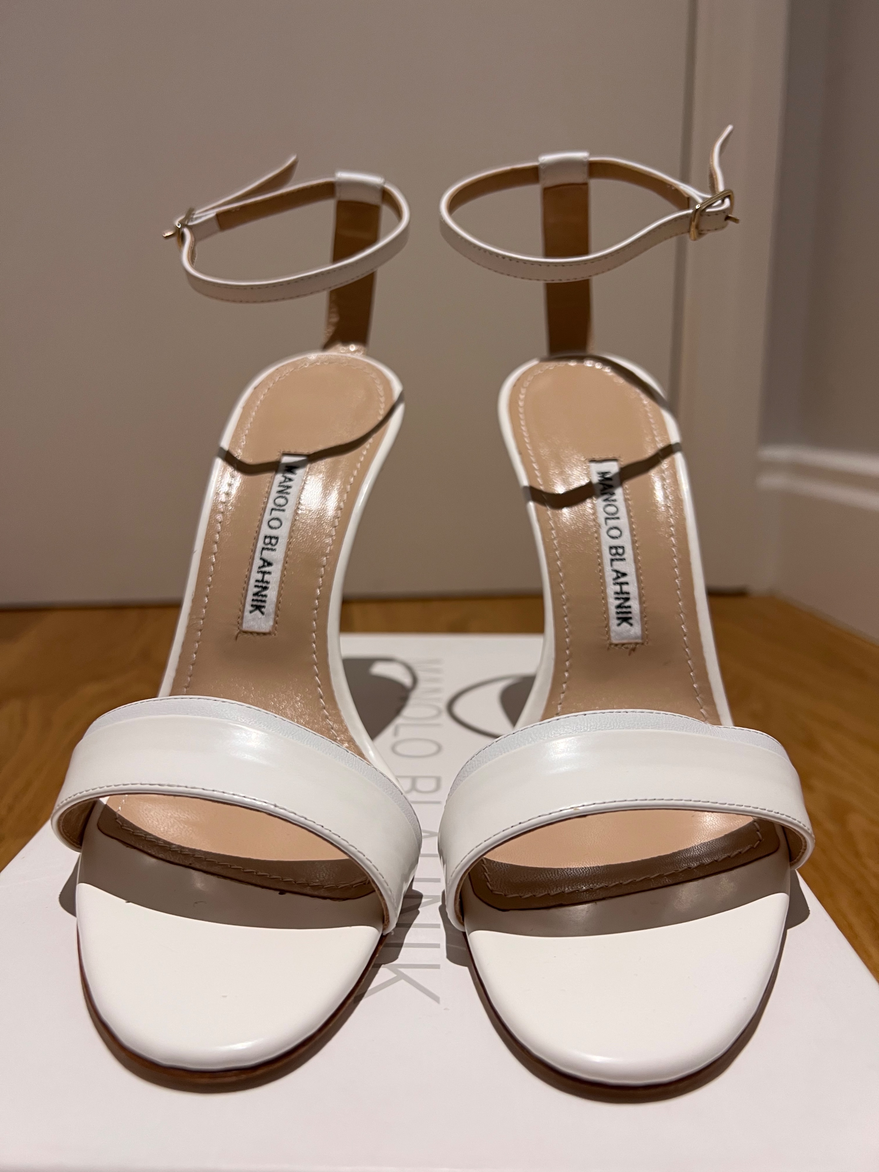 Manolo Blahnik White Leather Spezia 115 Sandals Size 395