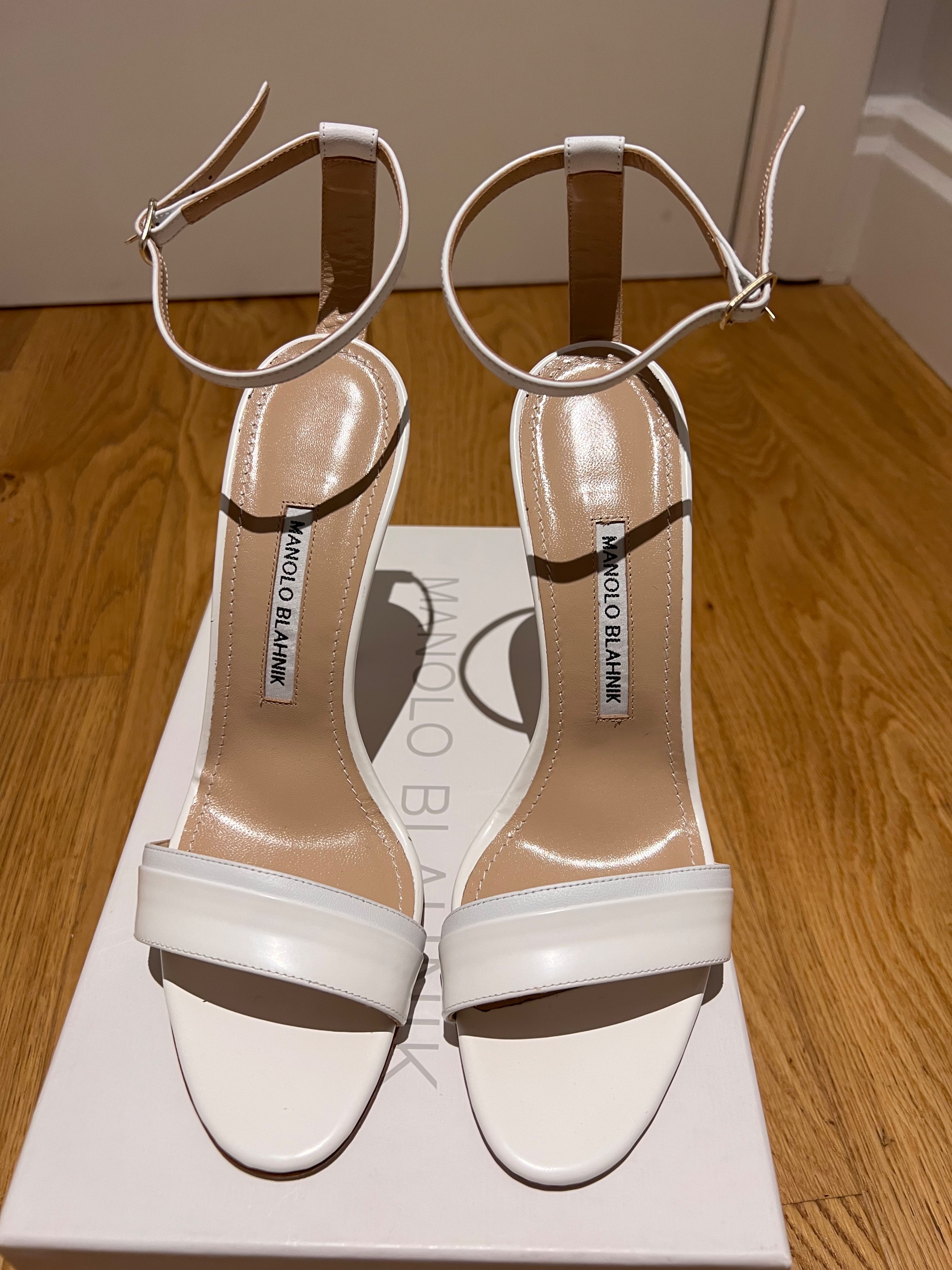 Manolo Blahnik White Leather Spezia 115 Sandals Size 395