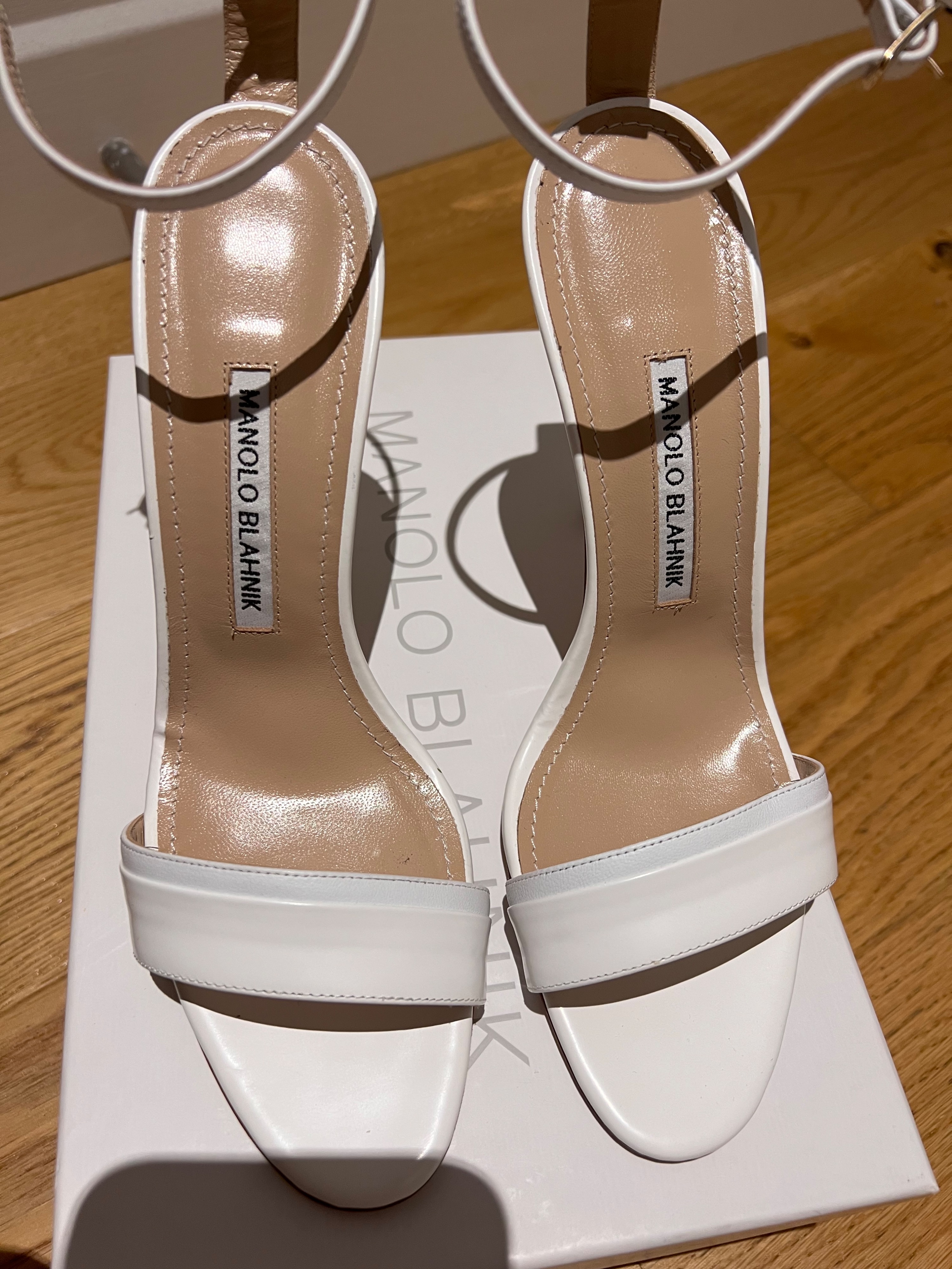 Manolo Blahnik White Leather Spezia 115 Sandals Size 395