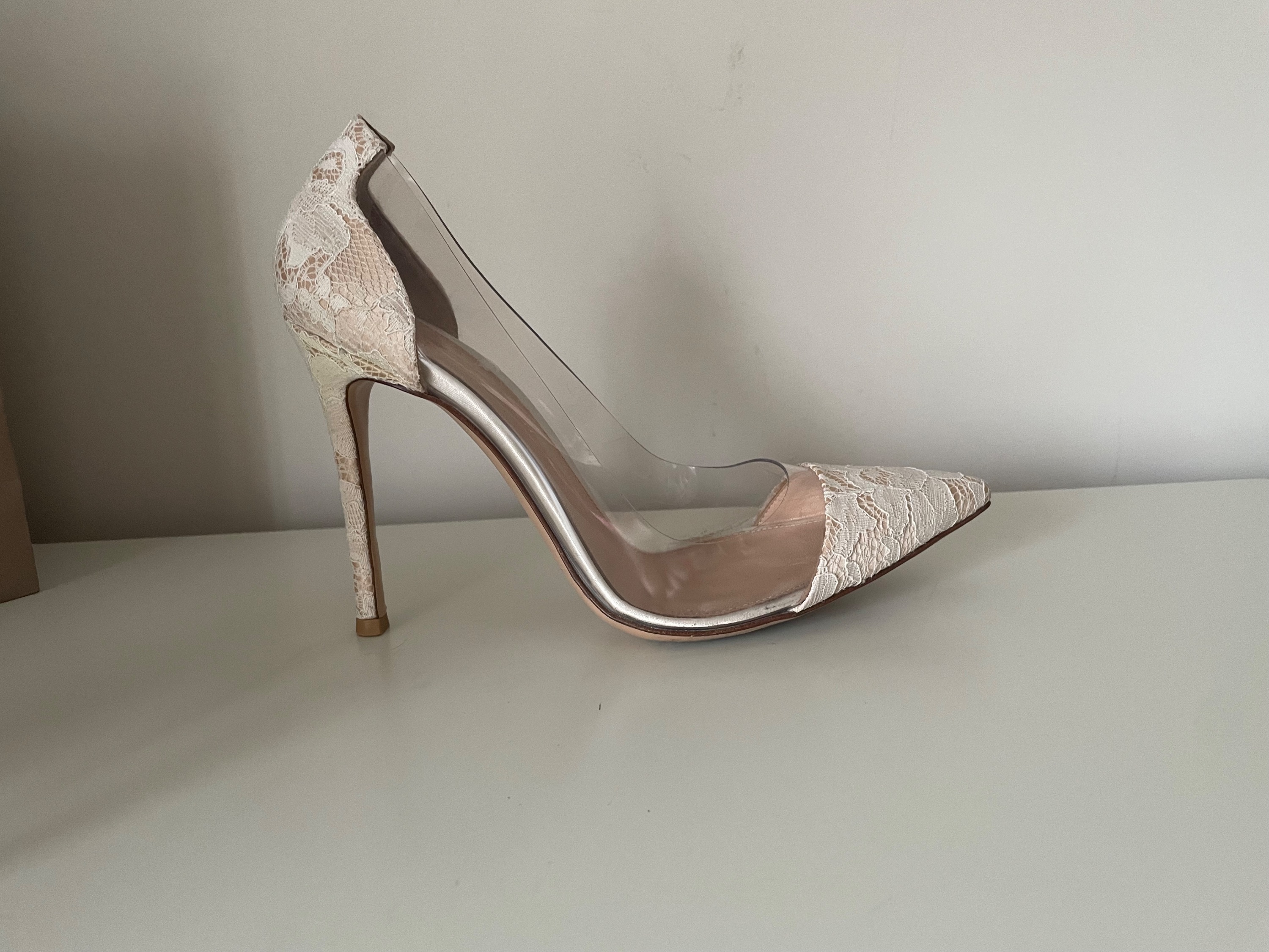 Preowned Ginavito Rossi Lace and PVC Heels Size 37 Beige lace/satin/leather