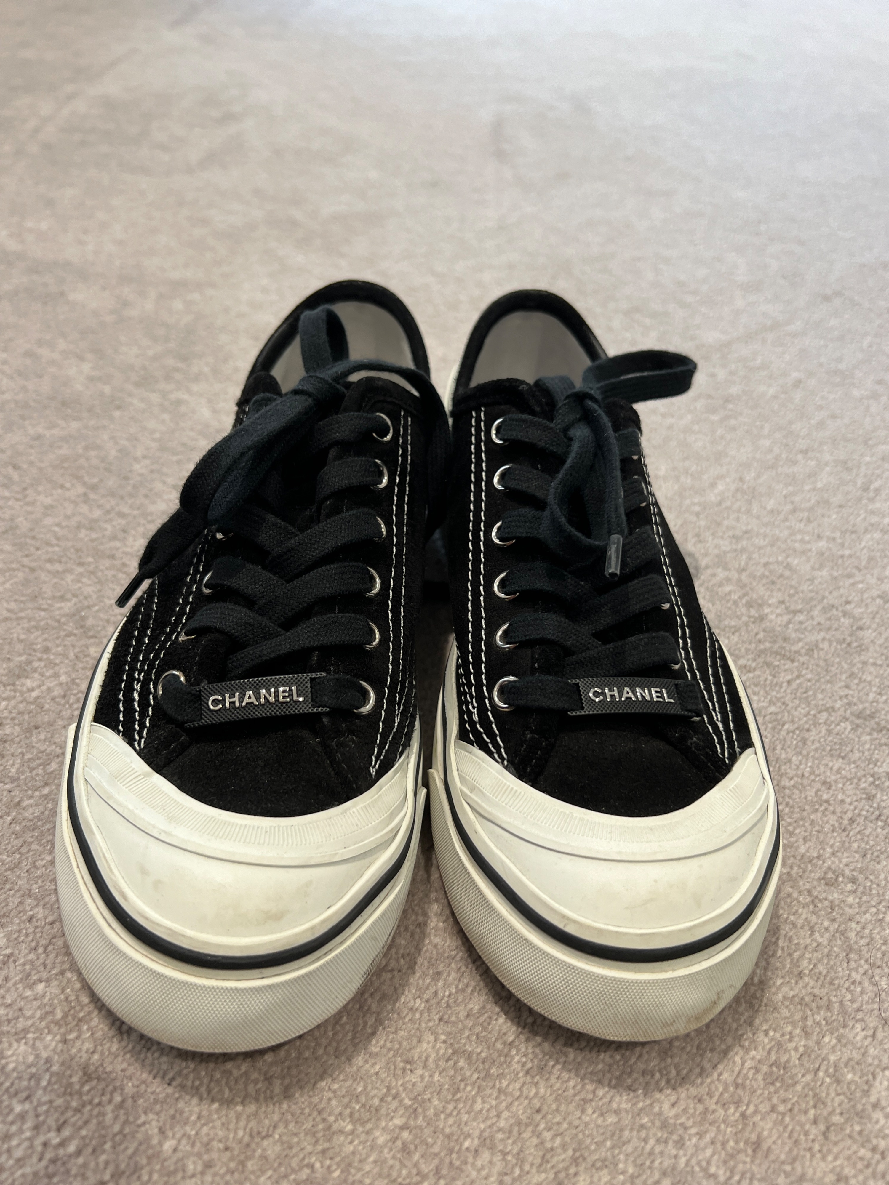 Preowned Chanel Black and White Low Top Sneakers Size 38 suede