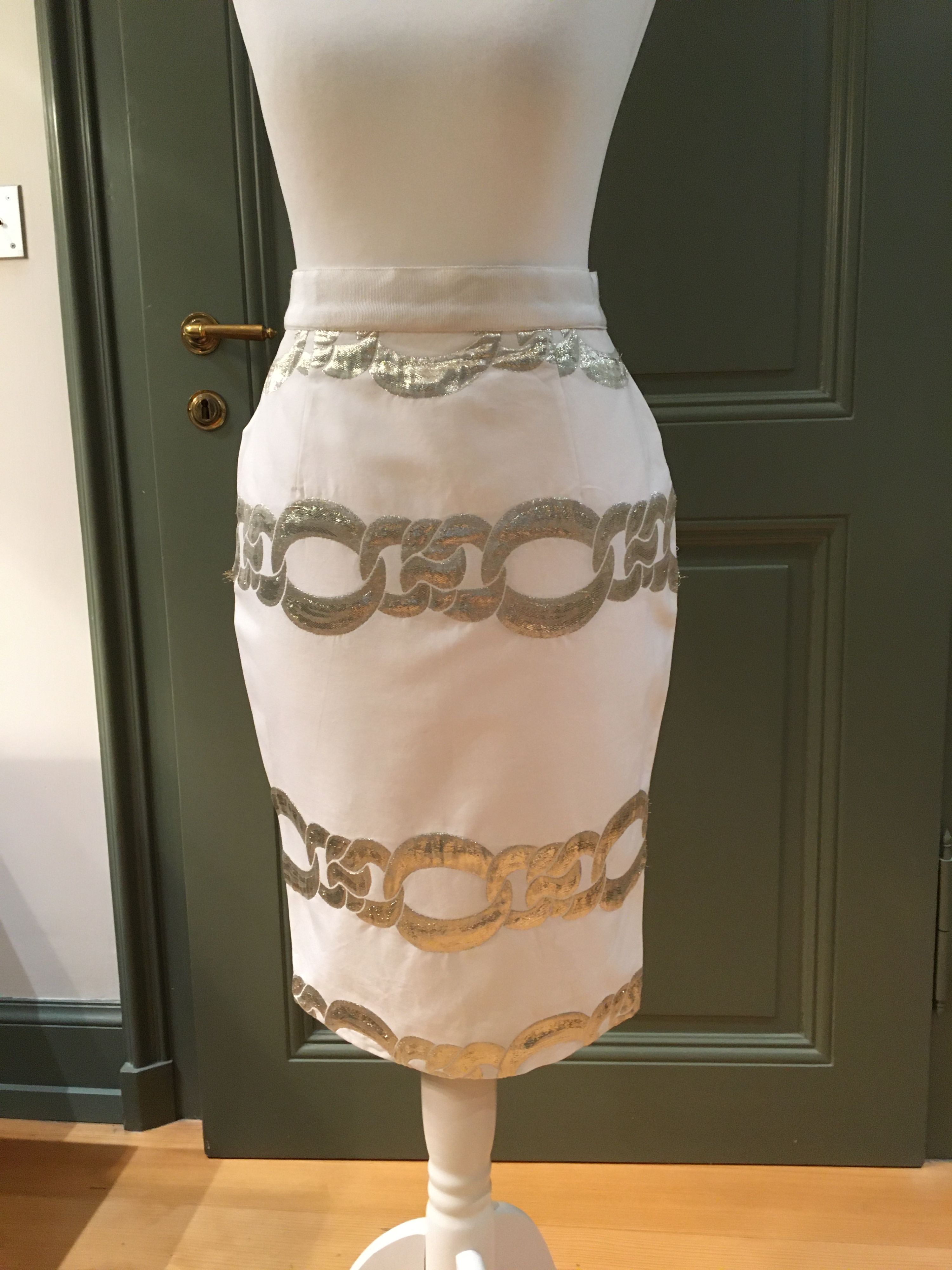 Preowned Giambattista Valli Silver Chain Pattern Embroidered White Skirt Size S mixed