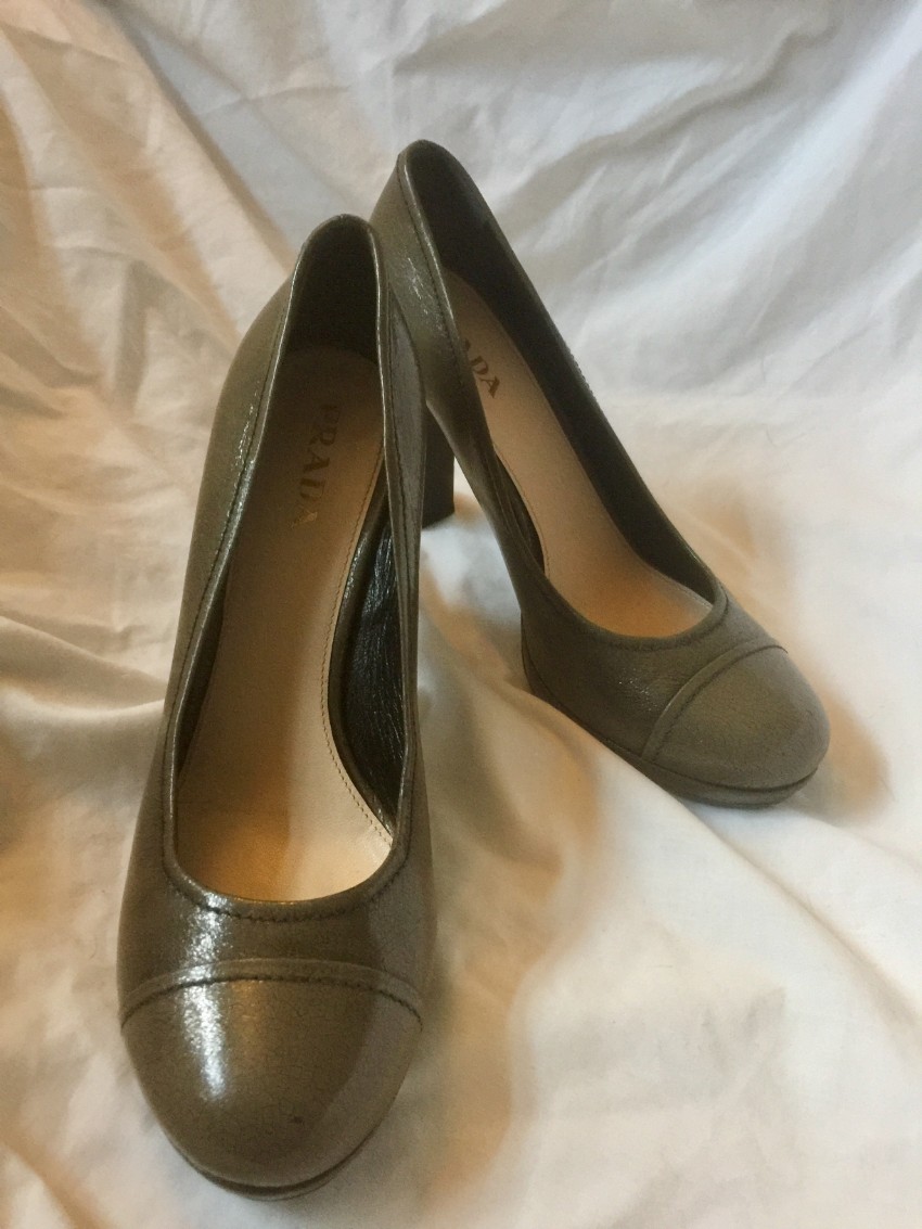 Preowned Prada Taupe Round Toe Patent Leather Pumps Size 375 Grey