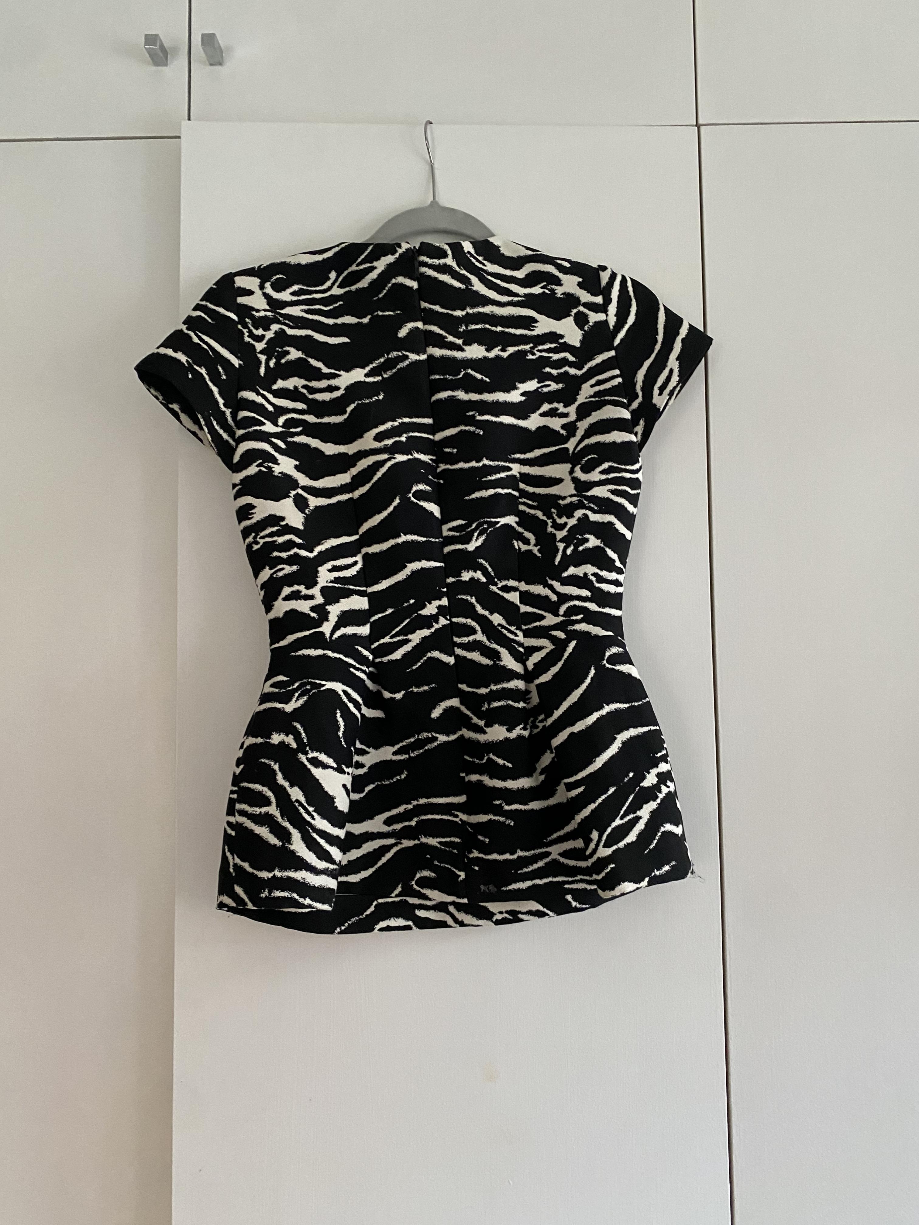 Preowned Carolina Herrera Zebra Print Peplum Top Pants Size XS Black  White cotton