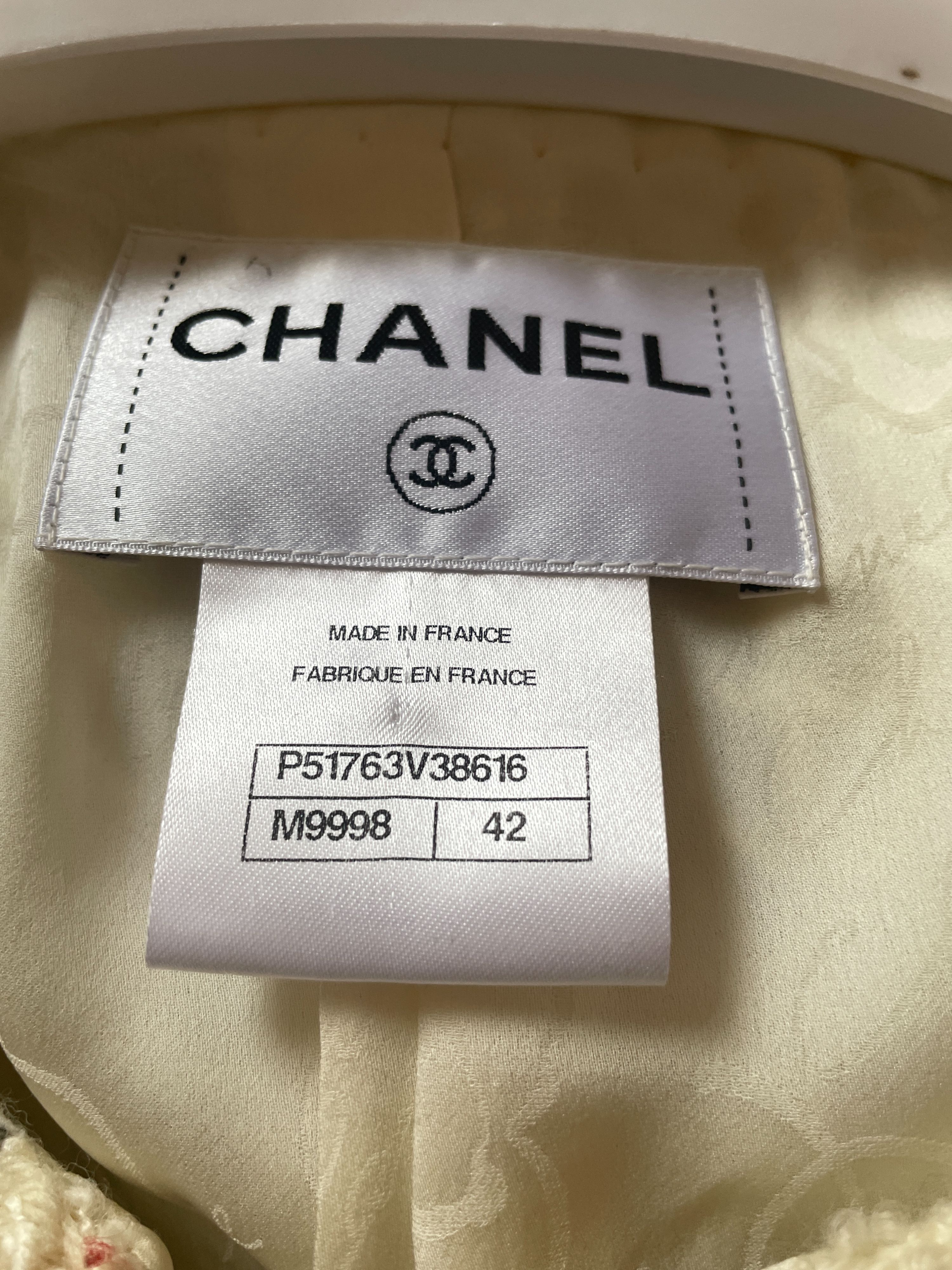 Preowned Chanel Ad Campaign Salzburg Collection White Tweed Jacket Size 42 wool