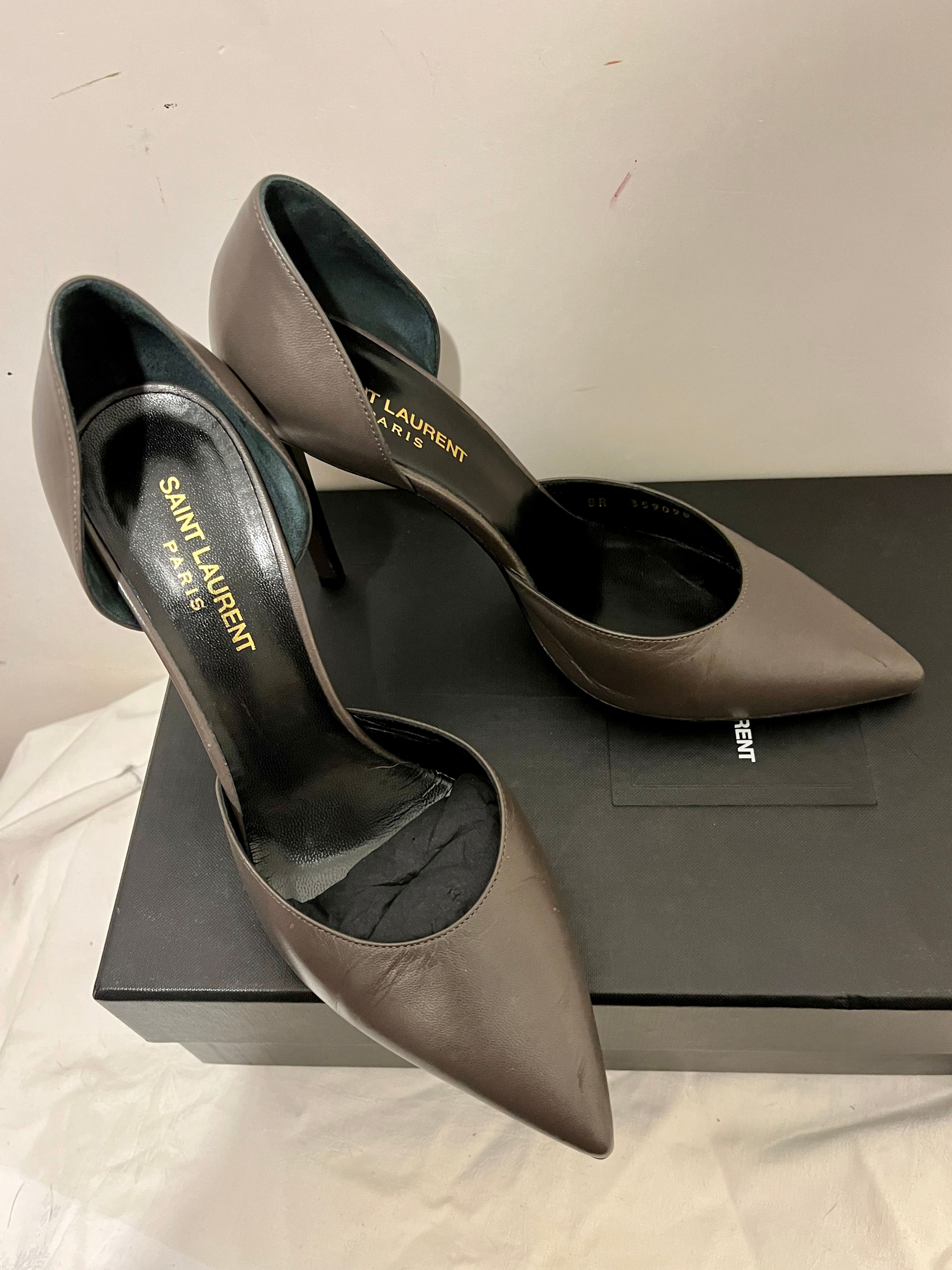 Preowned Saint Laurent Grey Leather D'Orsay 105 Pumps Size 38