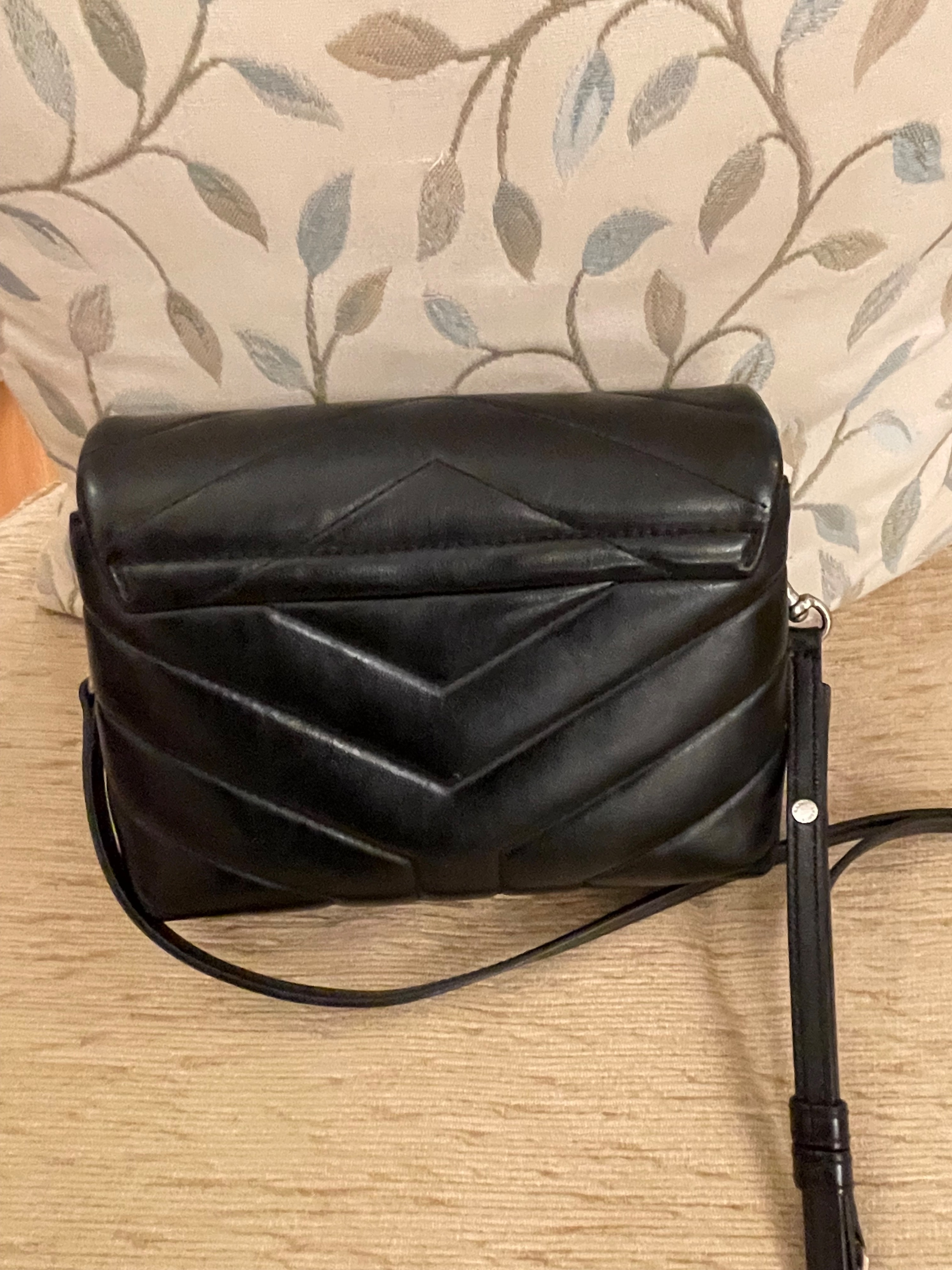 Preowned Saint Laurent Black LouLou Toy Crossbody Bag leather calfskin