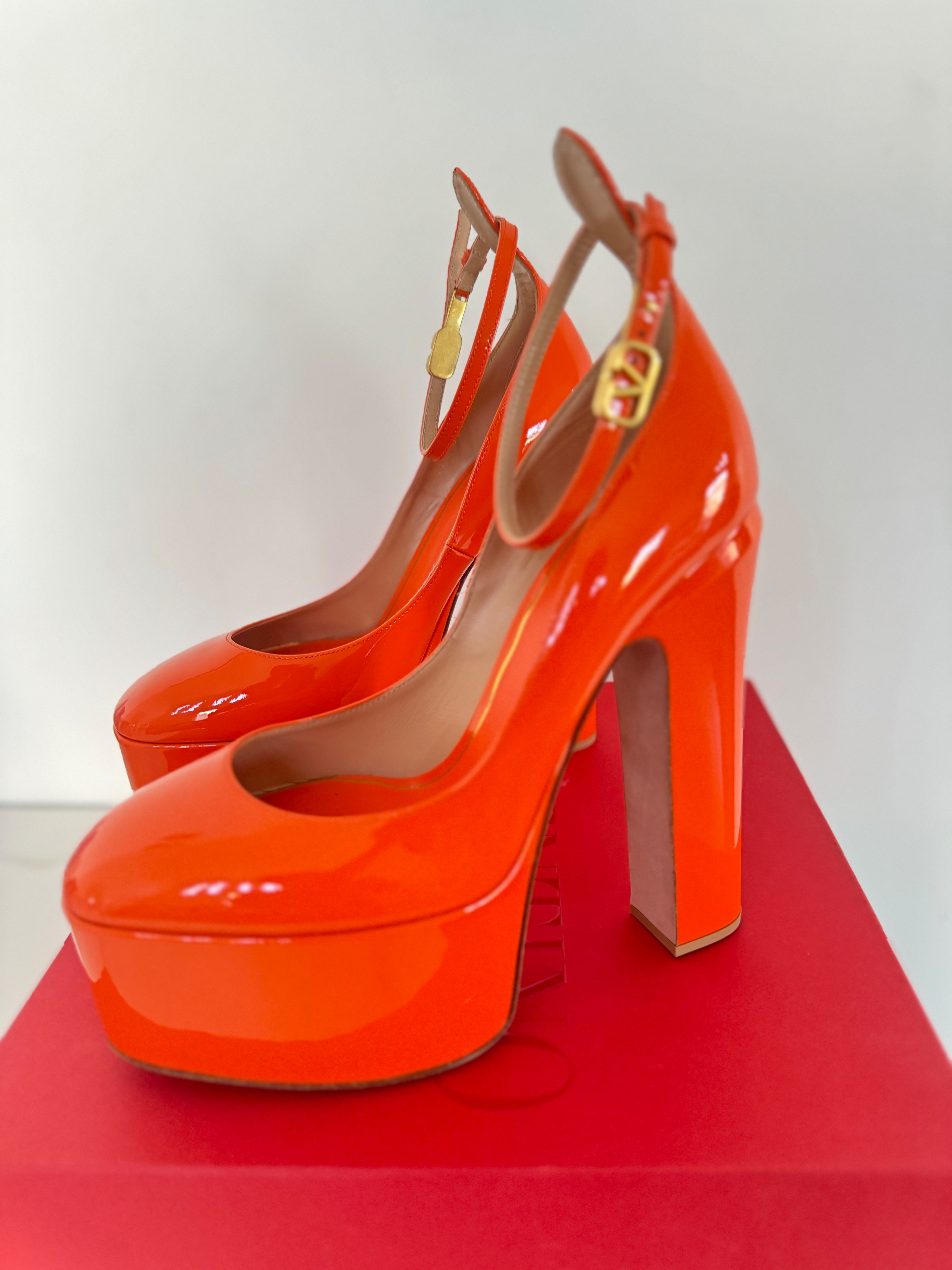 Preowned Valentino Orange Patent Leather Platform Heels Size 40